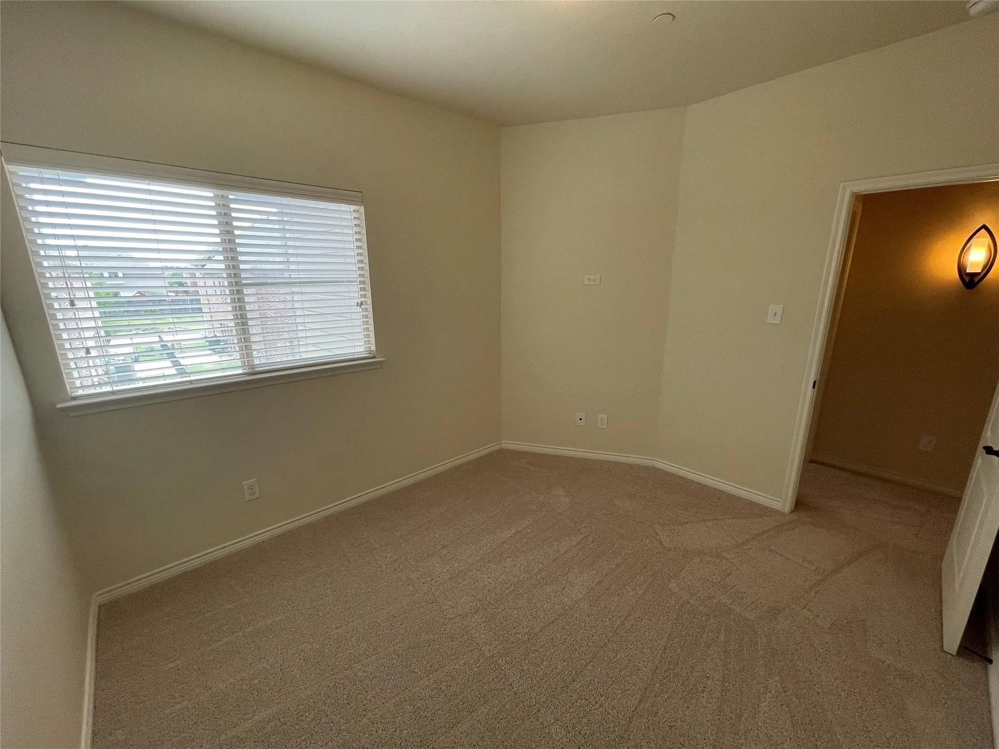 Townhouse For Rent in Denton County , 4240 Comanche Drive, Carrollton, Texas 75010, 3 Bedroom, 3 Bathroom, 2 Garage spaces, 1,843 Sqft, built in 2011, mls#21269581, Real Estate Agent in Carrollton, Homes For Rent in Denton county, Homes For Rent in Carrollton, Realtor in Carrollton Texas, Real Estate Brokerage Independent Realty Texas, Luminita Cordes Realtor