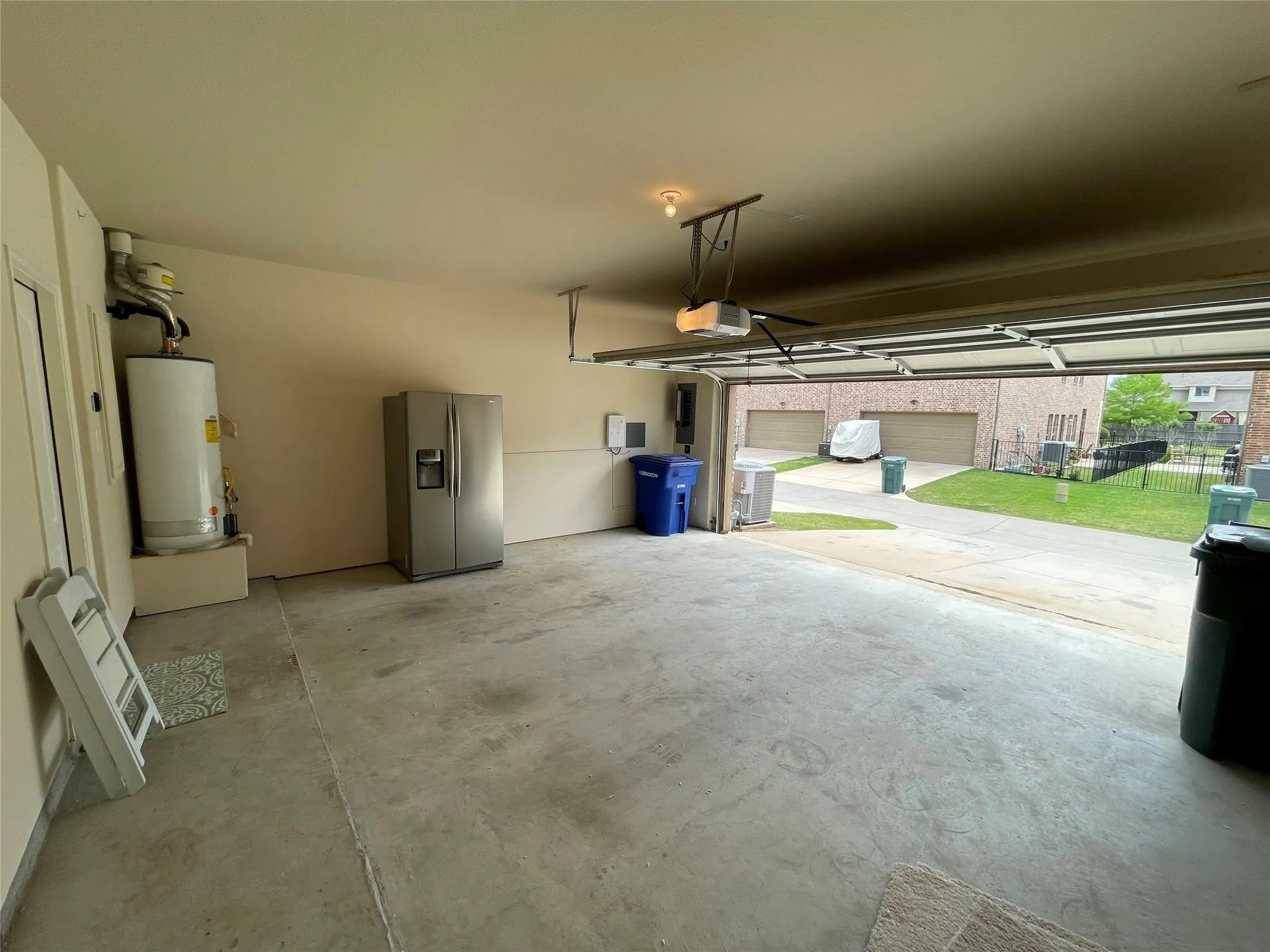 Townhouse For Rent in Denton County , 4240 Comanche Drive, Carrollton, Texas 75010, 3 Bedroom, 3 Bathroom, 2 Garage spaces, 1,843 Sqft, built in 2011, mls#21269581, Real Estate Agent in Carrollton, Homes For Rent in Denton county, Homes For Rent in Carrollton, Realtor in Carrollton Texas, Real Estate Brokerage Independent Realty Texas, Luminita Cordes Realtor
