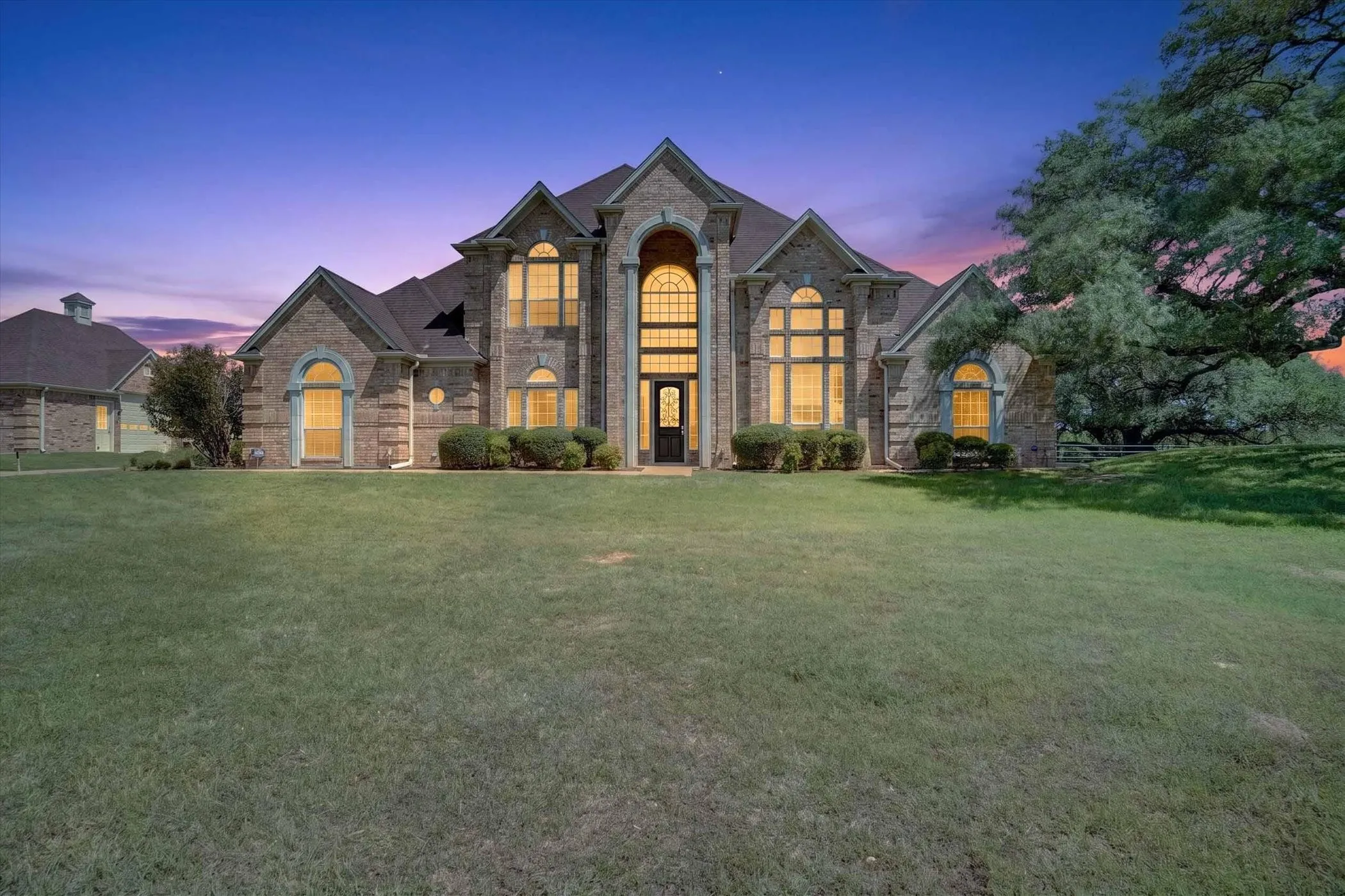 Single Family Residence For Sale in Parker County , 175 N Boyce Lane, Fort Worth, Texas 76108, 5 Bedroom, 4 Bathroom, 3 Garage spaces, 4,195 Sqft, built in 2001, mls#21269597, Real Estate Agent in Fort Worth, Homes For Sale in Parker county, Homes For Sale in Fort Worth, Realtor in Fort Worth Texas, Real Estate Brokerage Independent Realty Texas, Luminita Cordes Realtor