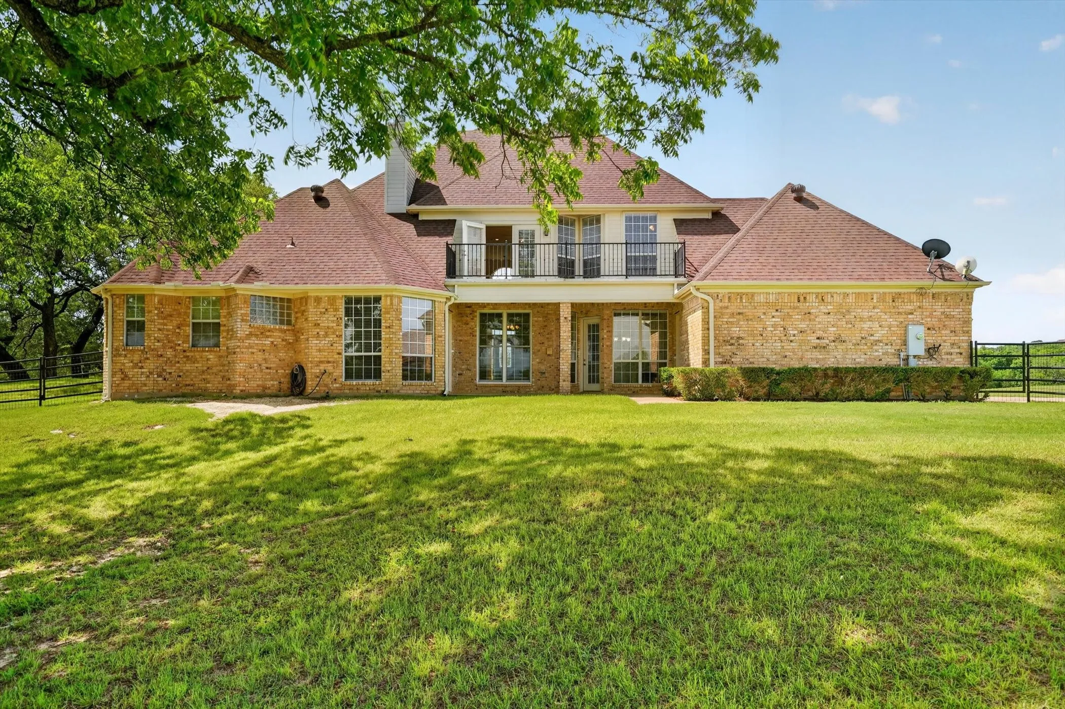 Single Family Residence For Sale in Parker County , 175 N Boyce Lane, Fort Worth, Texas 76108, 5 Bedroom, 4 Bathroom, 3 Garage spaces, 4,195 Sqft, built in 2001, mls#21269597, Real Estate Agent in Fort Worth, Homes For Sale in Parker county, Homes For Sale in Fort Worth, Realtor in Fort Worth Texas, Real Estate Brokerage Independent Realty Texas, Luminita Cordes Realtor