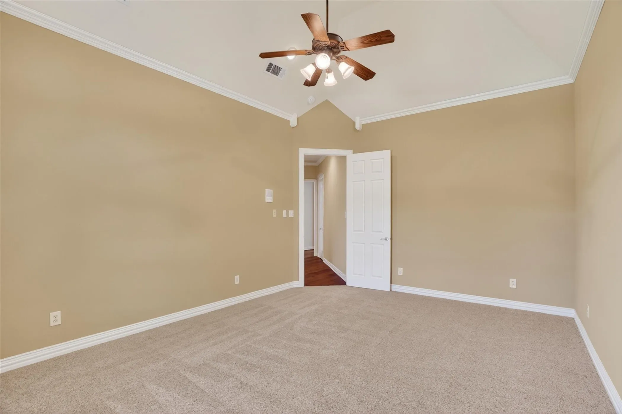 Single Family Residence For Sale in Parker County , 175 N Boyce Lane, Fort Worth, Texas 76108, 5 Bedroom, 4 Bathroom, 3 Garage spaces, 4,195 Sqft, built in 2001, mls#21269597, Real Estate Agent in Fort Worth, Homes For Sale in Parker county, Homes For Sale in Fort Worth, Realtor in Fort Worth Texas, Real Estate Brokerage Independent Realty Texas, Luminita Cordes Realtor