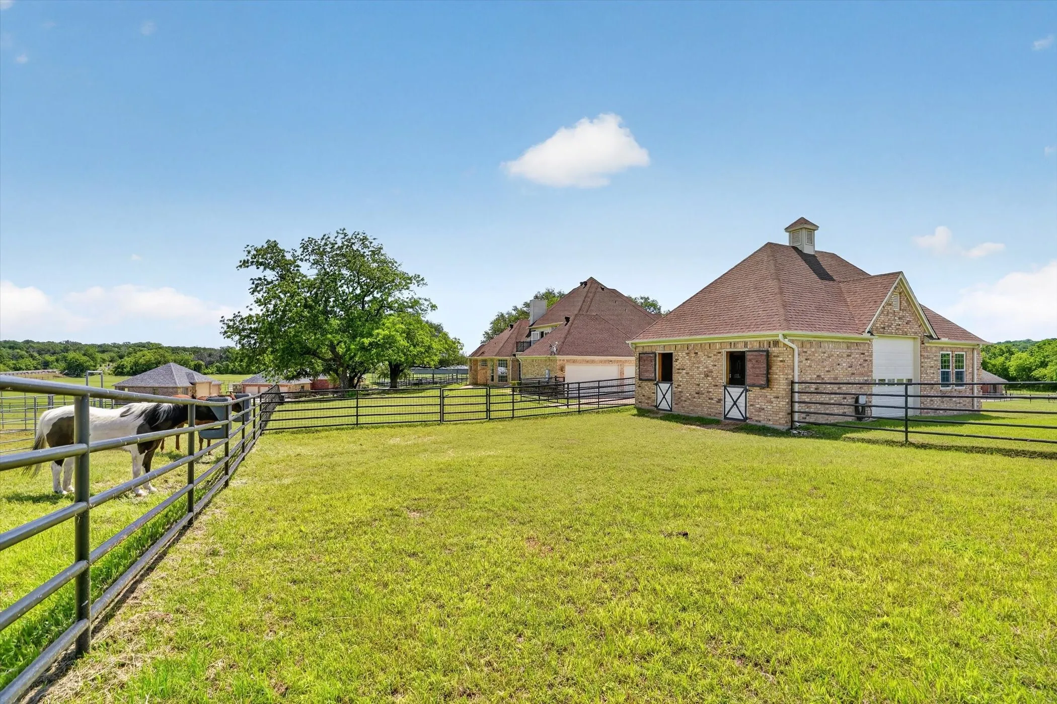 Single Family Residence For Sale in Parker County , 175 N Boyce Lane, Fort Worth, Texas 76108, 5 Bedroom, 4 Bathroom, 3 Garage spaces, 4,195 Sqft, built in 2001, mls#21269597, Real Estate Agent in Fort Worth, Homes For Sale in Parker county, Homes For Sale in Fort Worth, Realtor in Fort Worth Texas, Real Estate Brokerage Independent Realty Texas, Luminita Cordes Realtor