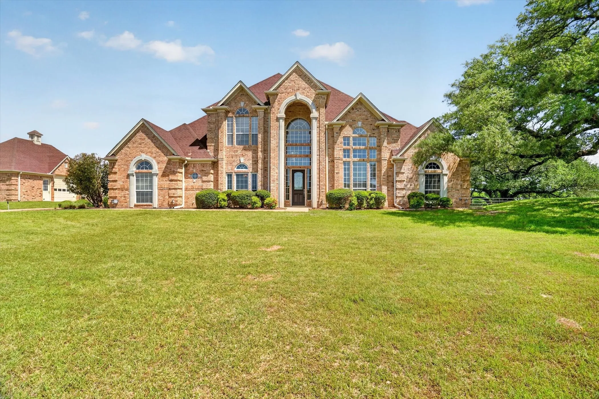Single Family Residence For Sale in Parker County , 175 N Boyce Lane, Fort Worth, Texas 76108, 5 Bedroom, 4 Bathroom, 3 Garage spaces, 4,195 Sqft, built in 2001, mls#21269597, Real Estate Agent in Fort Worth, Homes For Sale in Parker county, Homes For Sale in Fort Worth, Realtor in Fort Worth Texas, Real Estate Brokerage Independent Realty Texas, Luminita Cordes Realtor
