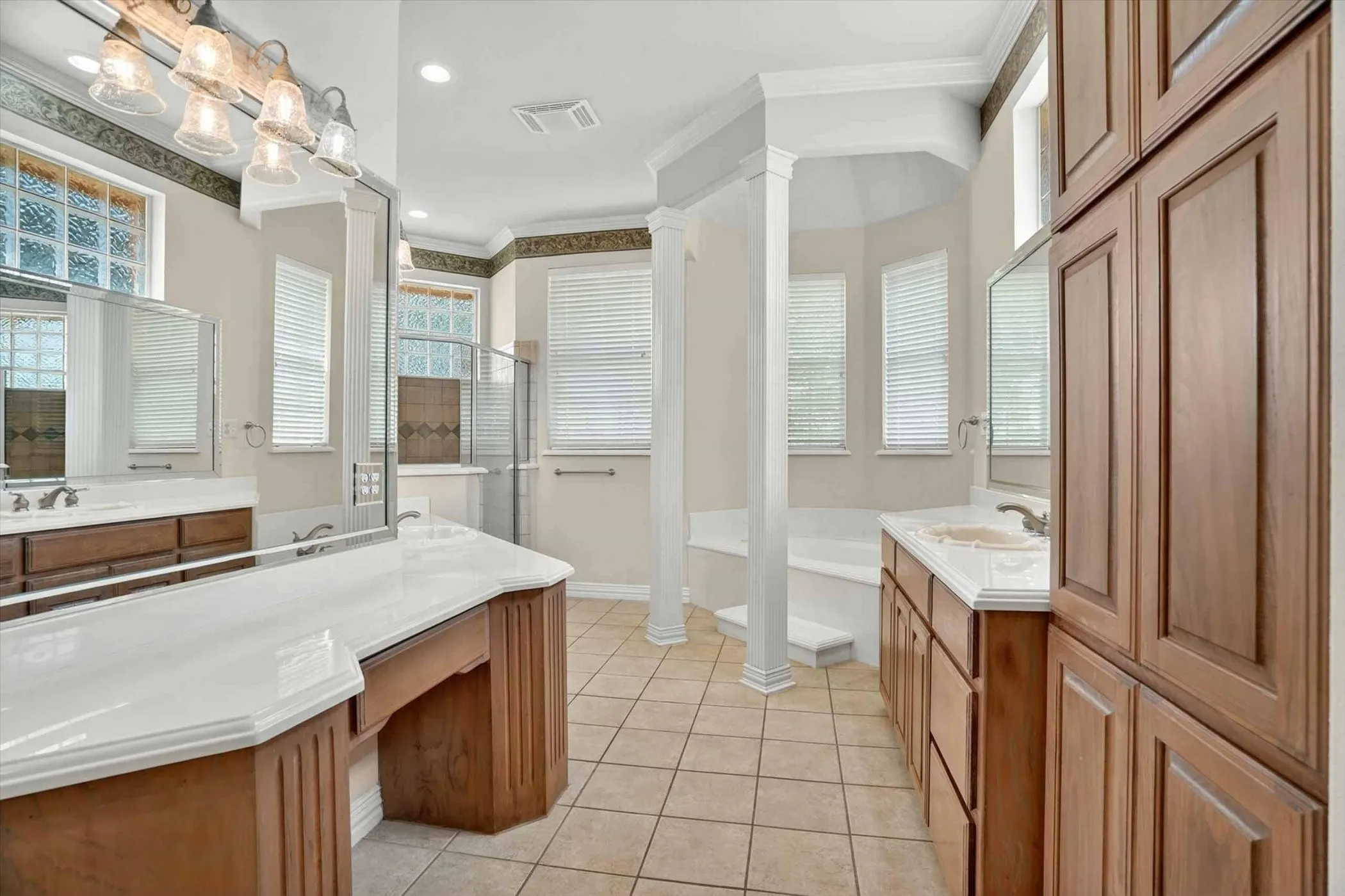 Single Family Residence For Sale in Parker County , 175 N Boyce Lane, Fort Worth, Texas 76108, 5 Bedroom, 4 Bathroom, 3 Garage spaces, 4,195 Sqft, built in 2001, mls#21269597, Real Estate Agent in Fort Worth, Homes For Sale in Parker county, Homes For Sale in Fort Worth, Realtor in Fort Worth Texas, Real Estate Brokerage Independent Realty Texas, Luminita Cordes Realtor