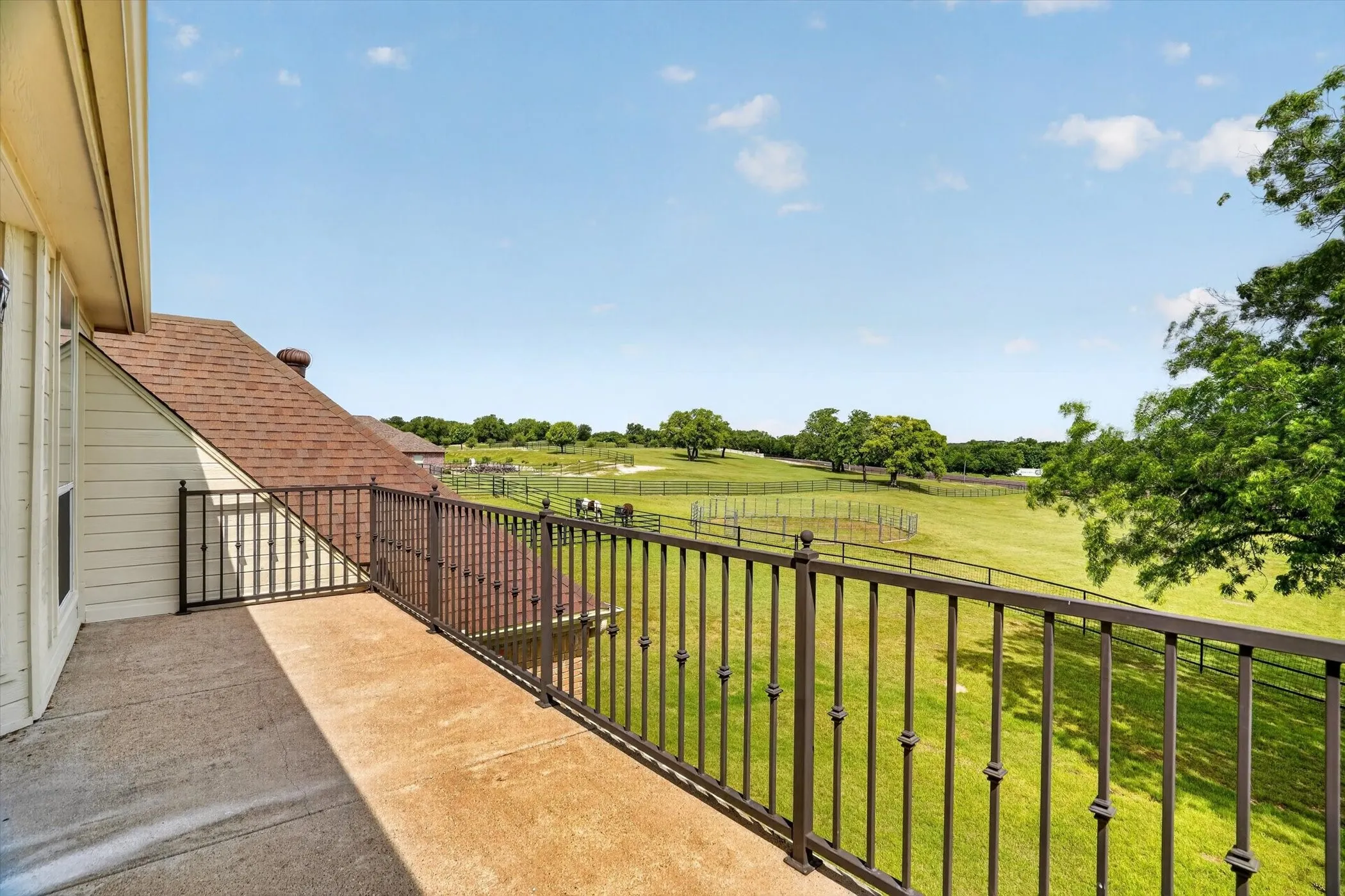 Single Family Residence For Sale in Parker County , 175 N Boyce Lane, Fort Worth, Texas 76108, 5 Bedroom, 4 Bathroom, 3 Garage spaces, 4,195 Sqft, built in 2001, mls#21269597, Real Estate Agent in Fort Worth, Homes For Sale in Parker county, Homes For Sale in Fort Worth, Realtor in Fort Worth Texas, Real Estate Brokerage Independent Realty Texas, Luminita Cordes Realtor