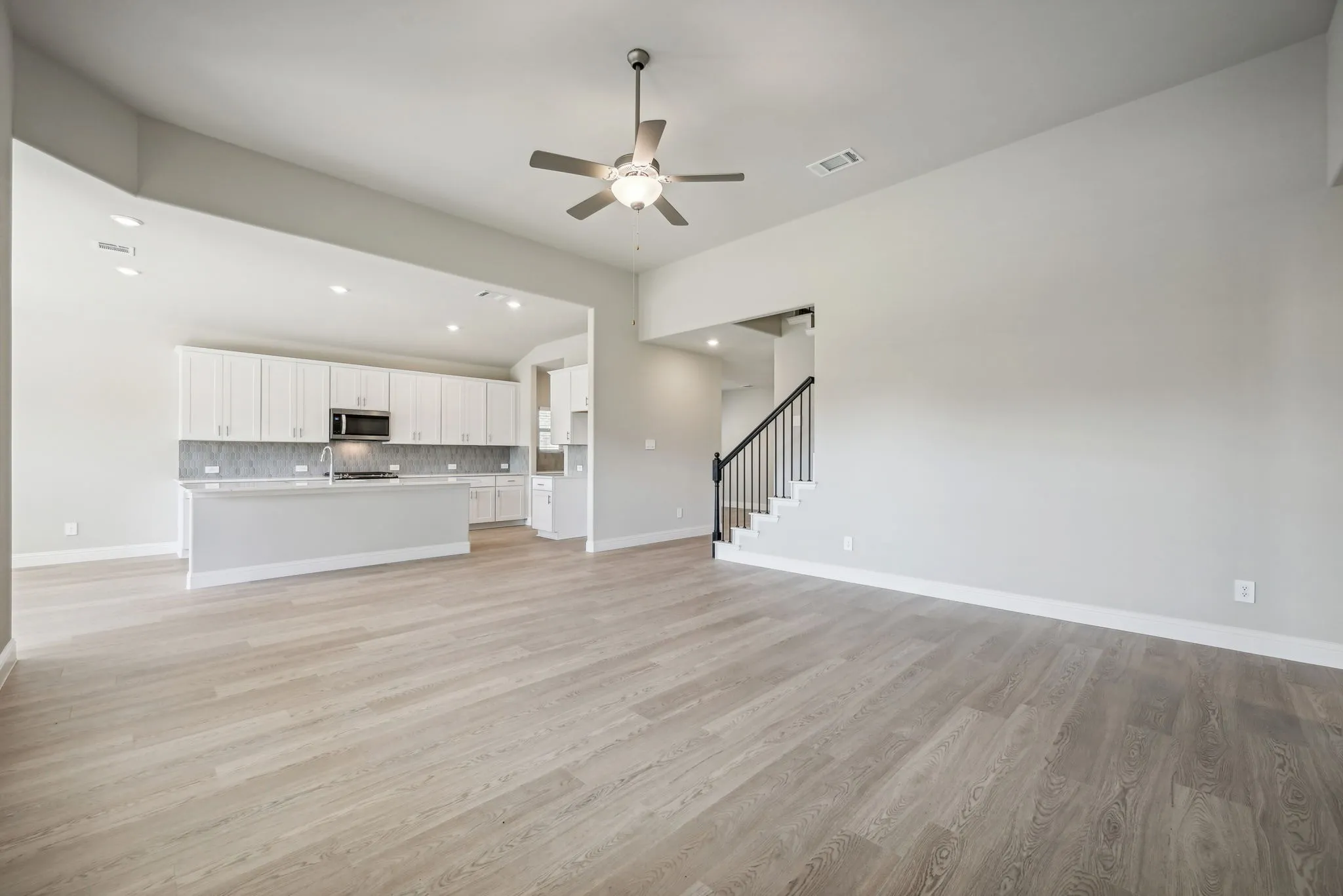  Photo is not of the actual home, but is an inspirational photo of builder’s model home and may depict options, furnishings, and/or decorator features that are not included.
