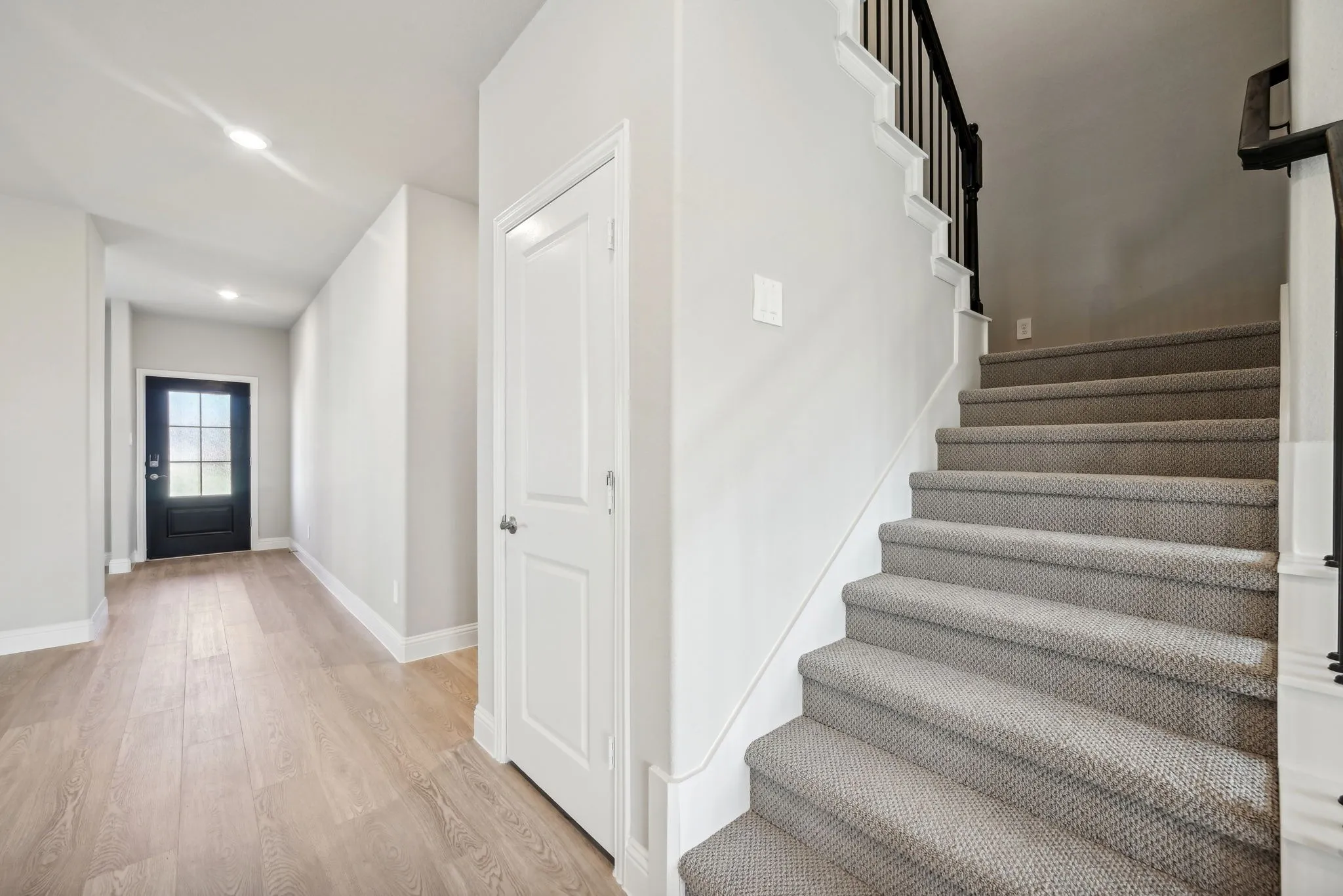  Photo is not of the actual home, but is an inspirational photo of builder’s model home and may depict options, furnishings, and/or decorator features that are not included.

