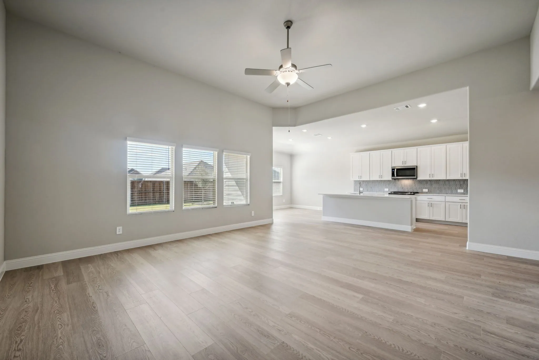  Photo is not of the actual home, but is an inspirational photo of builder’s model home and may depict options, furnishings, and/or decorator features that are not included.
