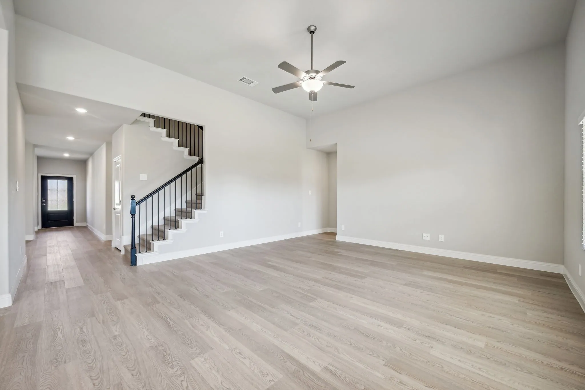  Photo is not of the actual home, but is an inspirational photo of builder’s model home and may depict options, furnishings, and/or decorator features that are not included.
