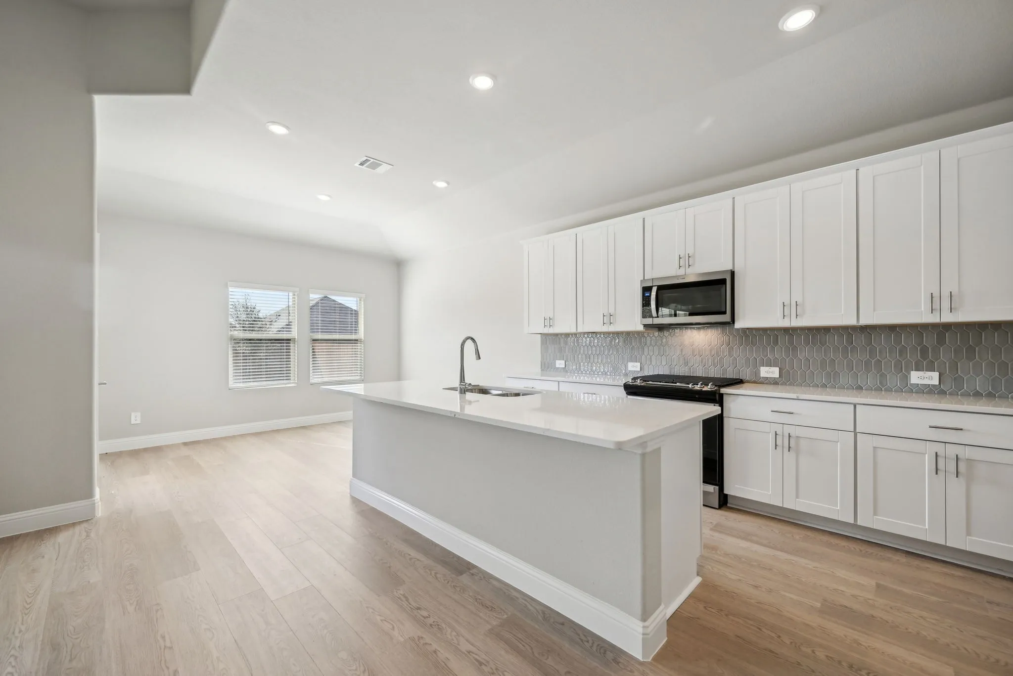  Photo is not of the actual home, but is an inspirational photo of builder’s model home and may depict options, furnishings, and/or decorator features that are not included.
