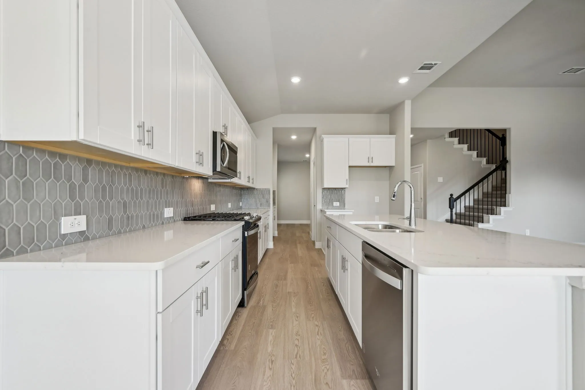  Photo is not of the actual home, but is an inspirational photo of builder’s model home and may depict options, furnishings, and/or decorator features that are not included.
