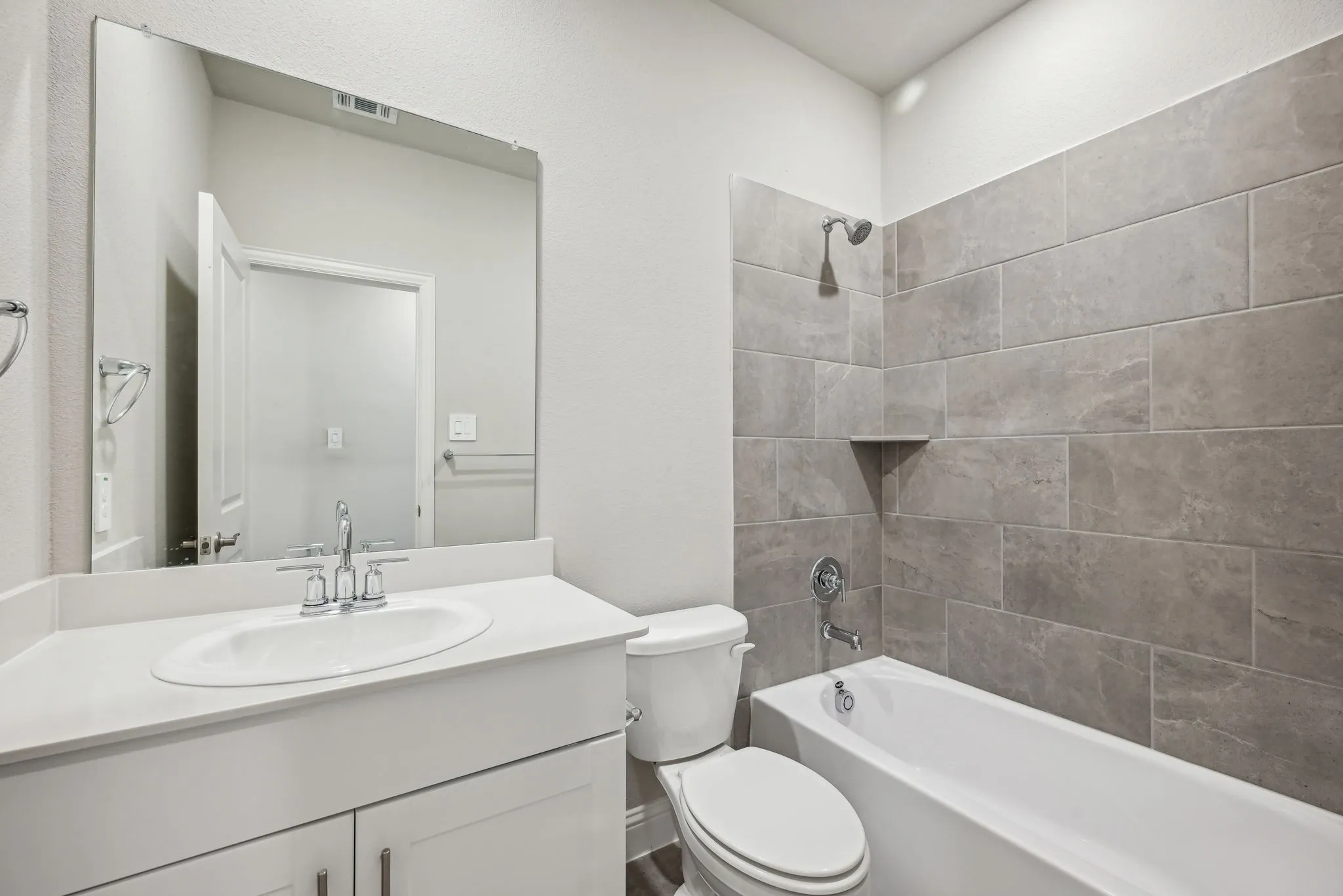  Photo is not of the actual home, but is an inspirational photo of builder’s model home and may depict options, furnishings, and/or decorator features that are not included.
