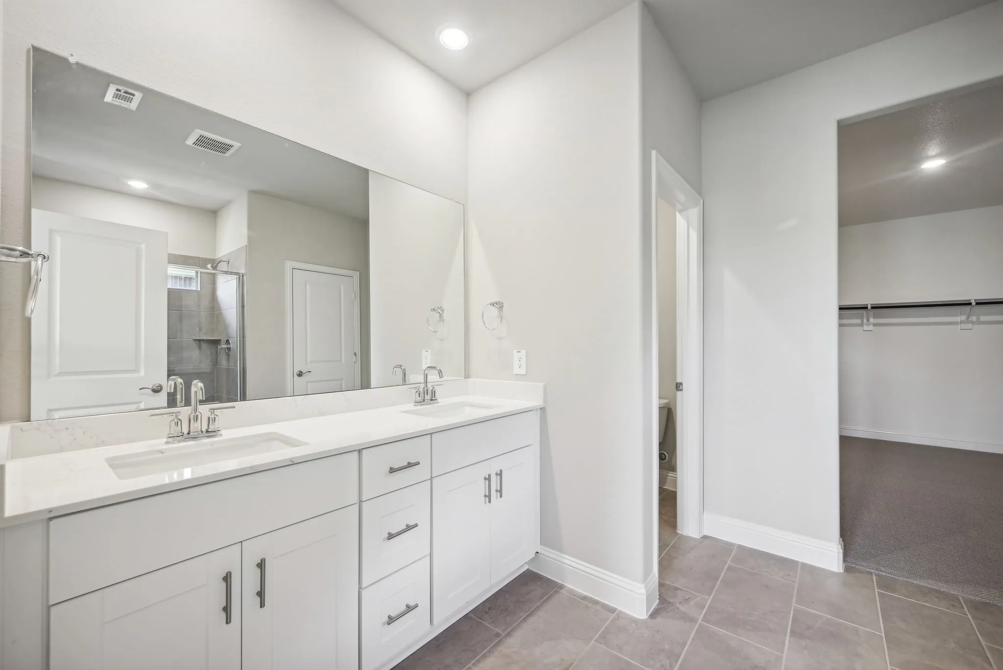  Photo is not of the actual home, but is an inspirational photo of builder’s model home and may depict options, furnishings, and/or decorator features that are not included.
