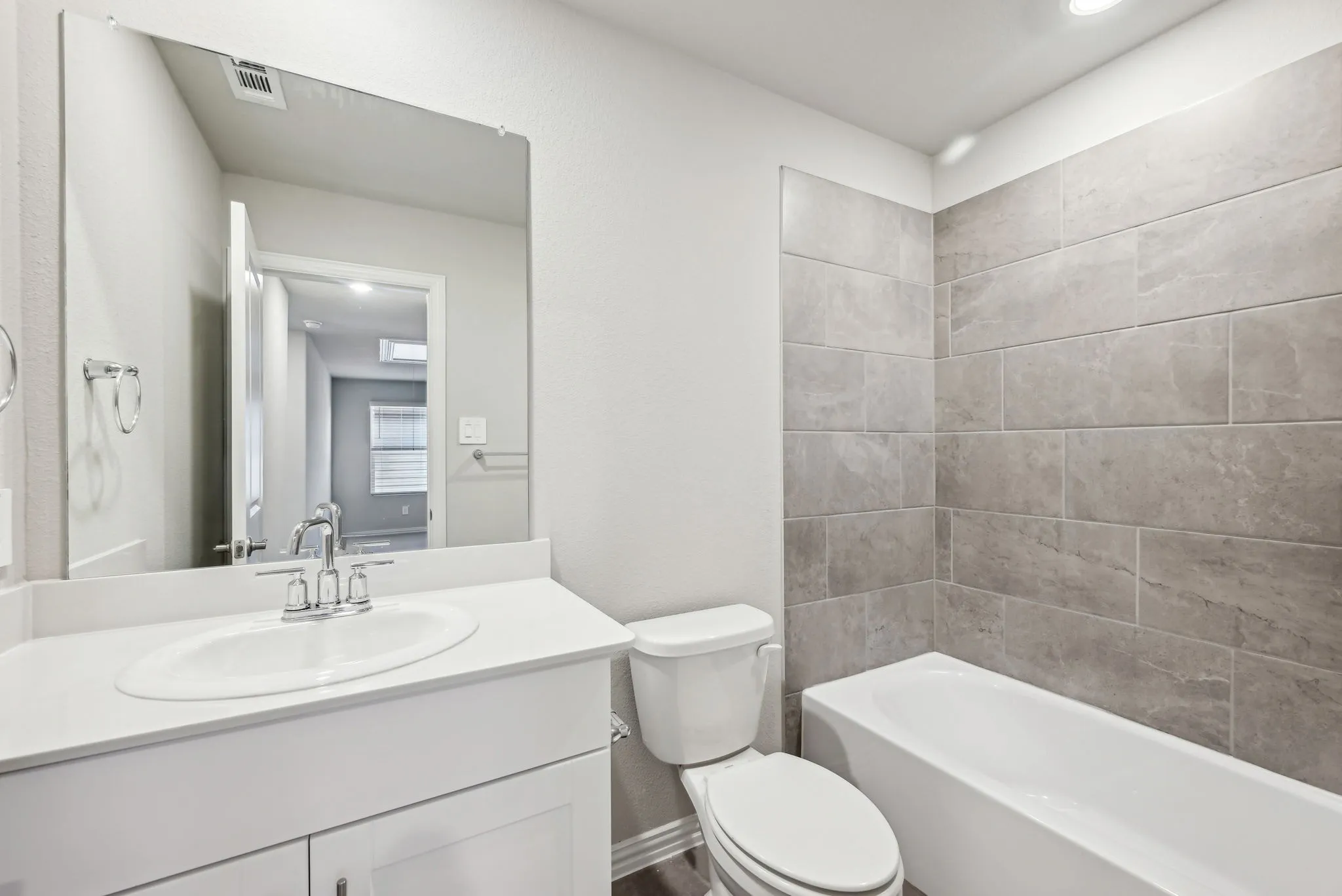  Photo is not of the actual home, but is an inspirational photo of builder’s model home and may depict options, furnishings, and/or decorator features that are not included.
