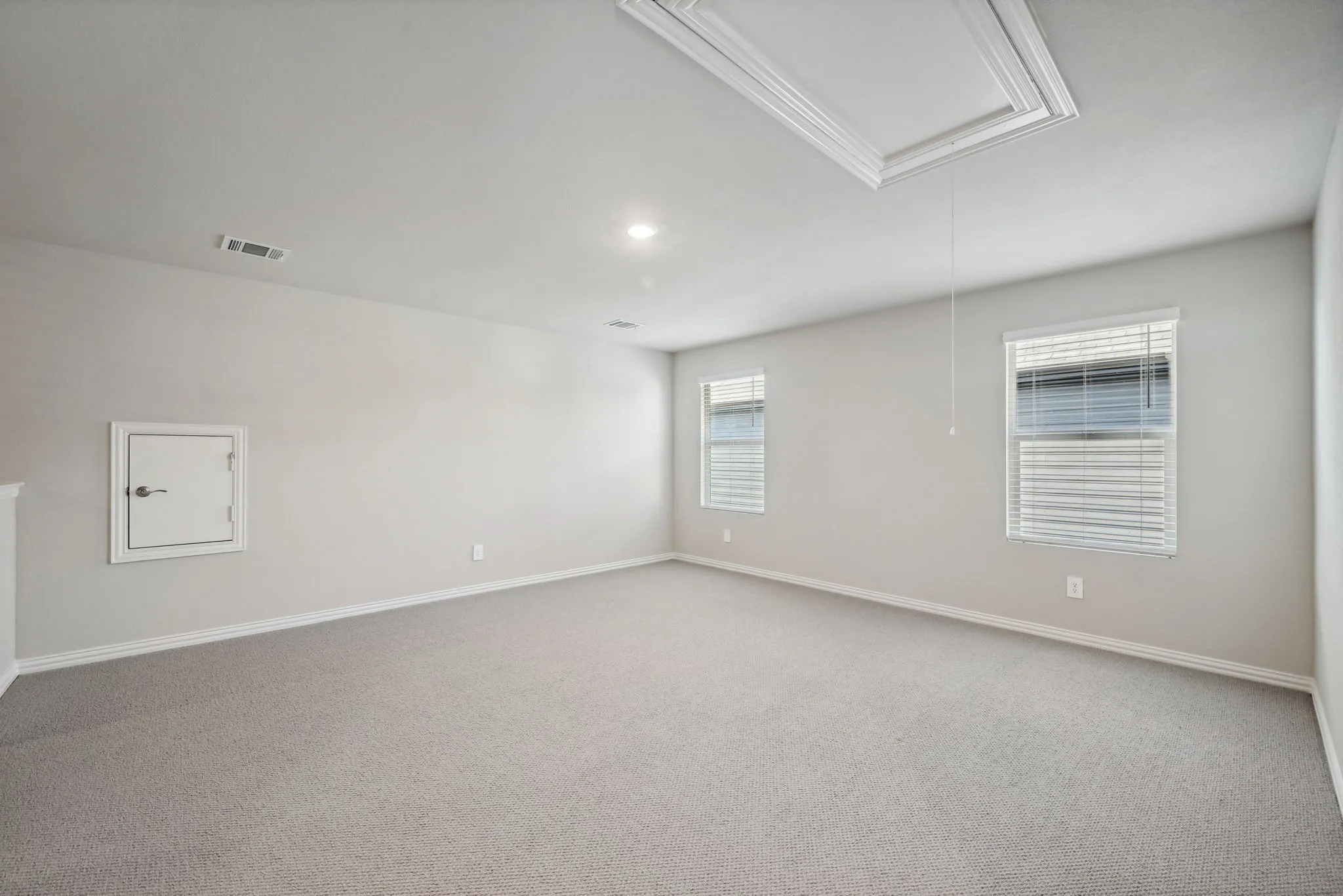  Photo is not of the actual home, but is an inspirational photo of builder’s model home and may depict options, furnishings, and/or decorator features that are not included.
