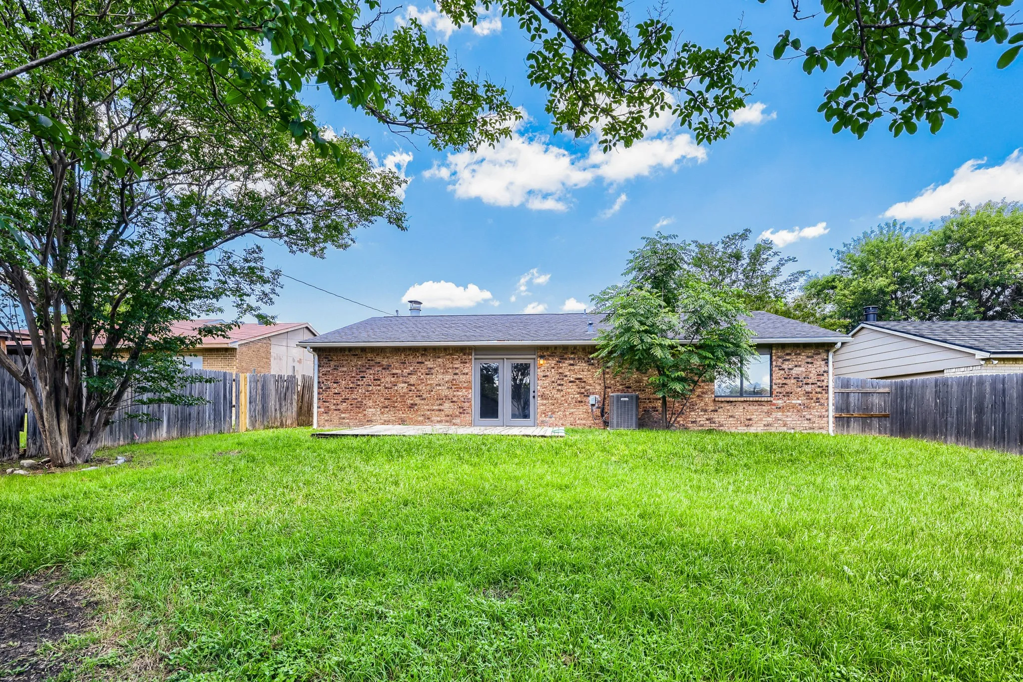 Single Family Residence For Sale in Tarrant County , 804 Netherland Drive, Arlington, Texas 76017, 3 Bedroom, 2 Bathroom, 2 Garage spaces, 1,449 Sqft, built in 1983, mls#21199619, Real Estate Agent in Arlington, Homes For Sale in Tarrant county, Homes For Sale in Arlington, Realtor in Arlington Texas, Real Estate Brokerage Independent Realty Texas, Luminita Cordes Realtor