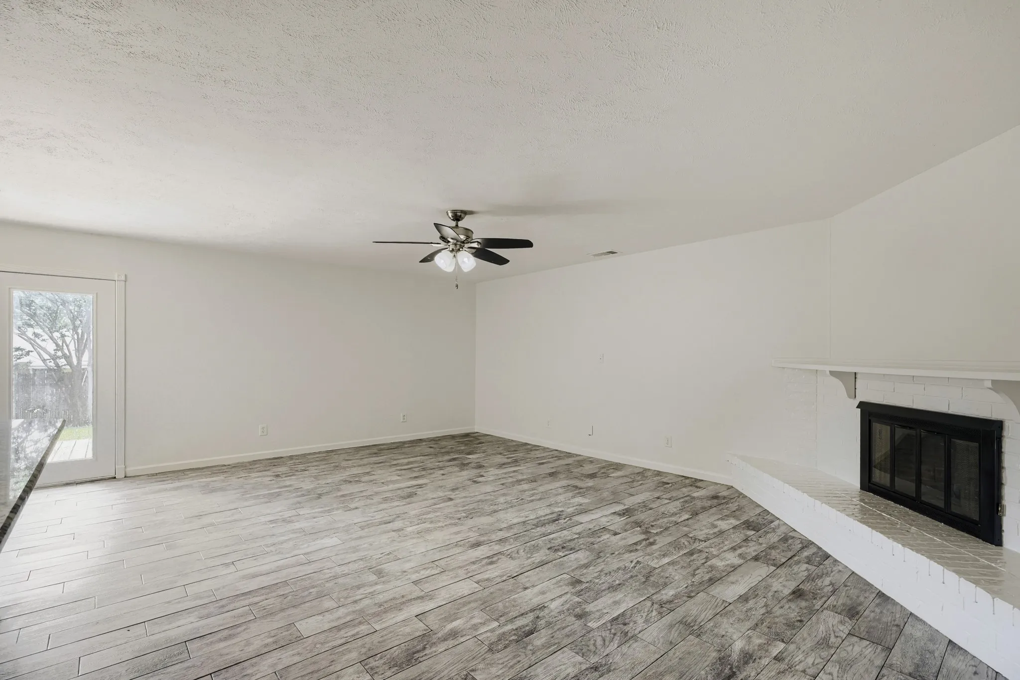 Single Family Residence For Sale in Tarrant County , 804 Netherland Drive, Arlington, Texas 76017, 3 Bedroom, 2 Bathroom, 2 Garage spaces, 1,449 Sqft, built in 1983, mls#21199619, Real Estate Agent in Arlington, Homes For Sale in Tarrant county, Homes For Sale in Arlington, Realtor in Arlington Texas, Real Estate Brokerage Independent Realty Texas, Luminita Cordes Realtor