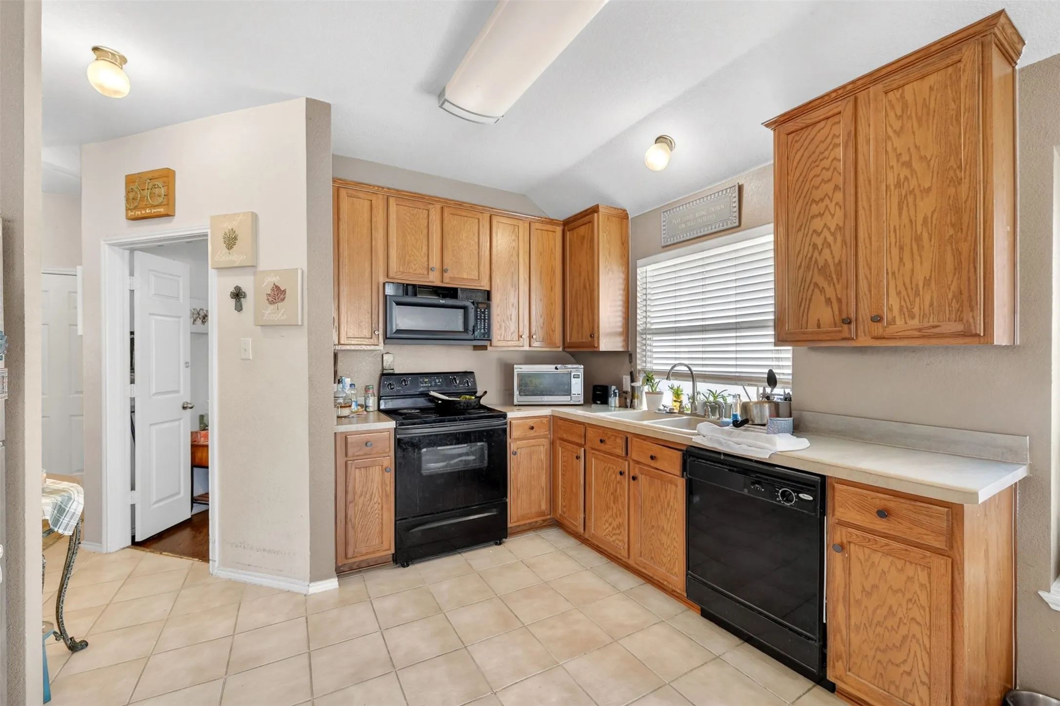Single Family Residence For Sale in Denton County , 10337 Franklin Drive, Providence Village, Texas 76227, 3 Bedroom, 2 Bathroom, 1 Garage spaces, 1,032 Sqft, built in 2004, mls#21258773, Real Estate Agent in Providence Village, Homes For Sale in Denton county, Homes For Sale in Providence Village, Realtor in Providence Village Texas, Real Estate Brokerage Independent Realty Texas, Luminita Cordes Realtor