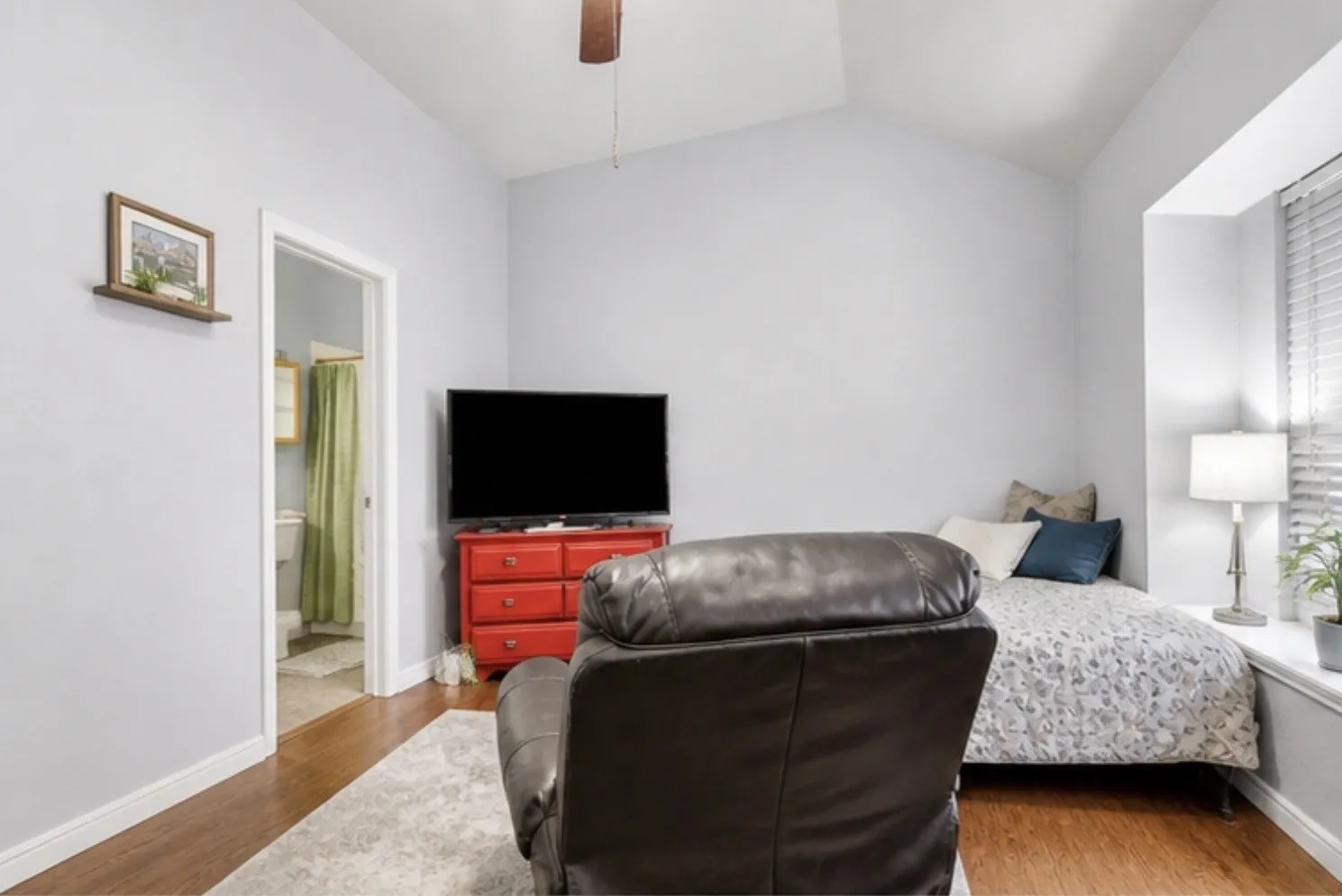 Single Family Residence For Sale in Denton County , 10337 Franklin Drive, Providence Village, Texas 76227, 3 Bedroom, 2 Bathroom, 1 Garage spaces, 1,032 Sqft, built in 2004, mls#21258773, Real Estate Agent in Providence Village, Homes For Sale in Denton county, Homes For Sale in Providence Village, Realtor in Providence Village Texas, Real Estate Brokerage Independent Realty Texas, Luminita Cordes Realtor