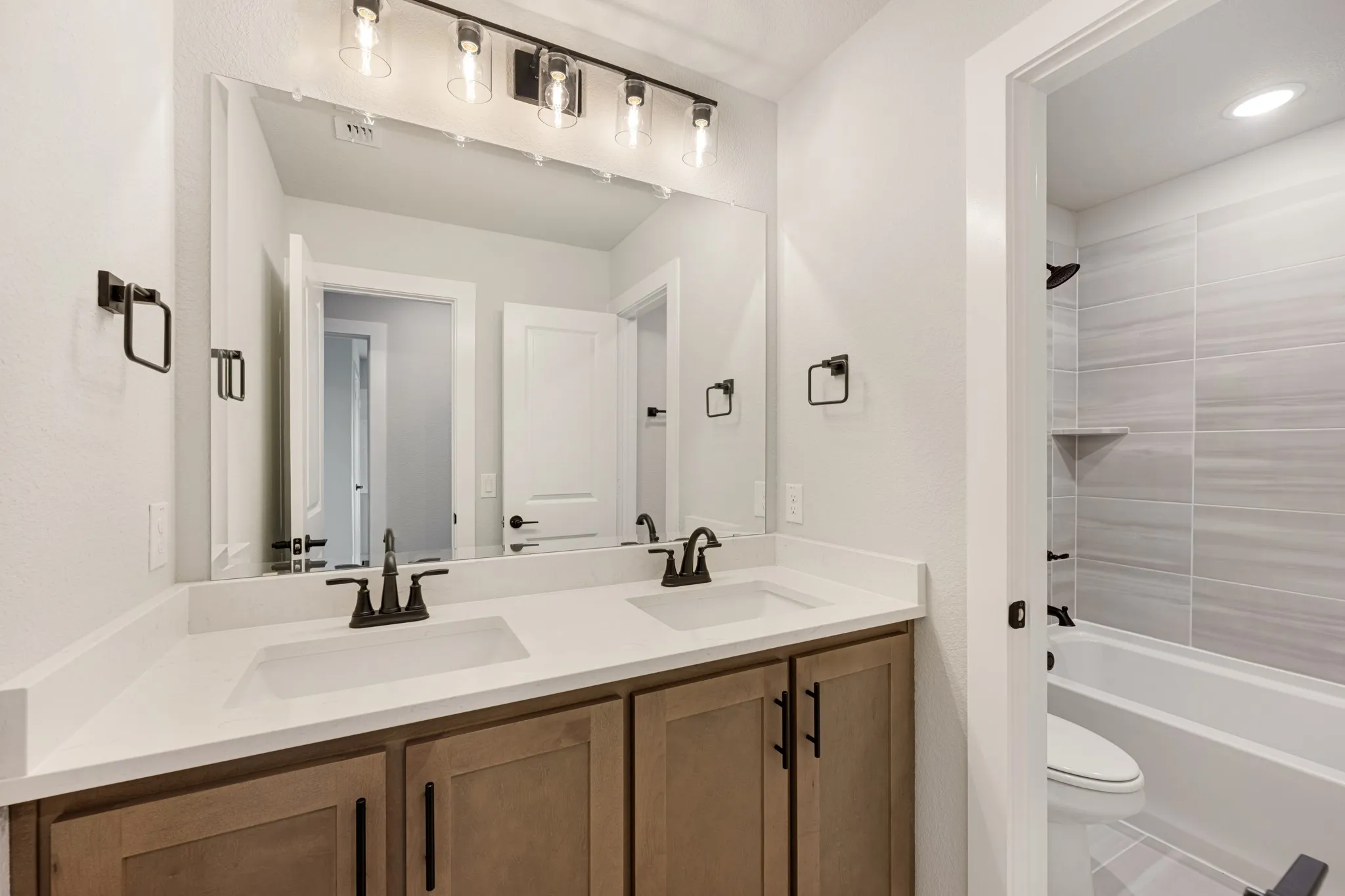 Single Family Residence For Sale in Denton County , 1011 Stonehaven Drive, Justin, Texas 76247, 4 Bedroom, 3 Bathroom, 3 Garage spaces, 2,752 Sqft, built in 2026, mls#21269547, Real Estate Agent in Justin, Homes For Sale in Denton county, Homes For Sale in Justin, Realtor in Justin Texas, Real Estate Brokerage Independent Realty Texas, Luminita Cordes Realtor