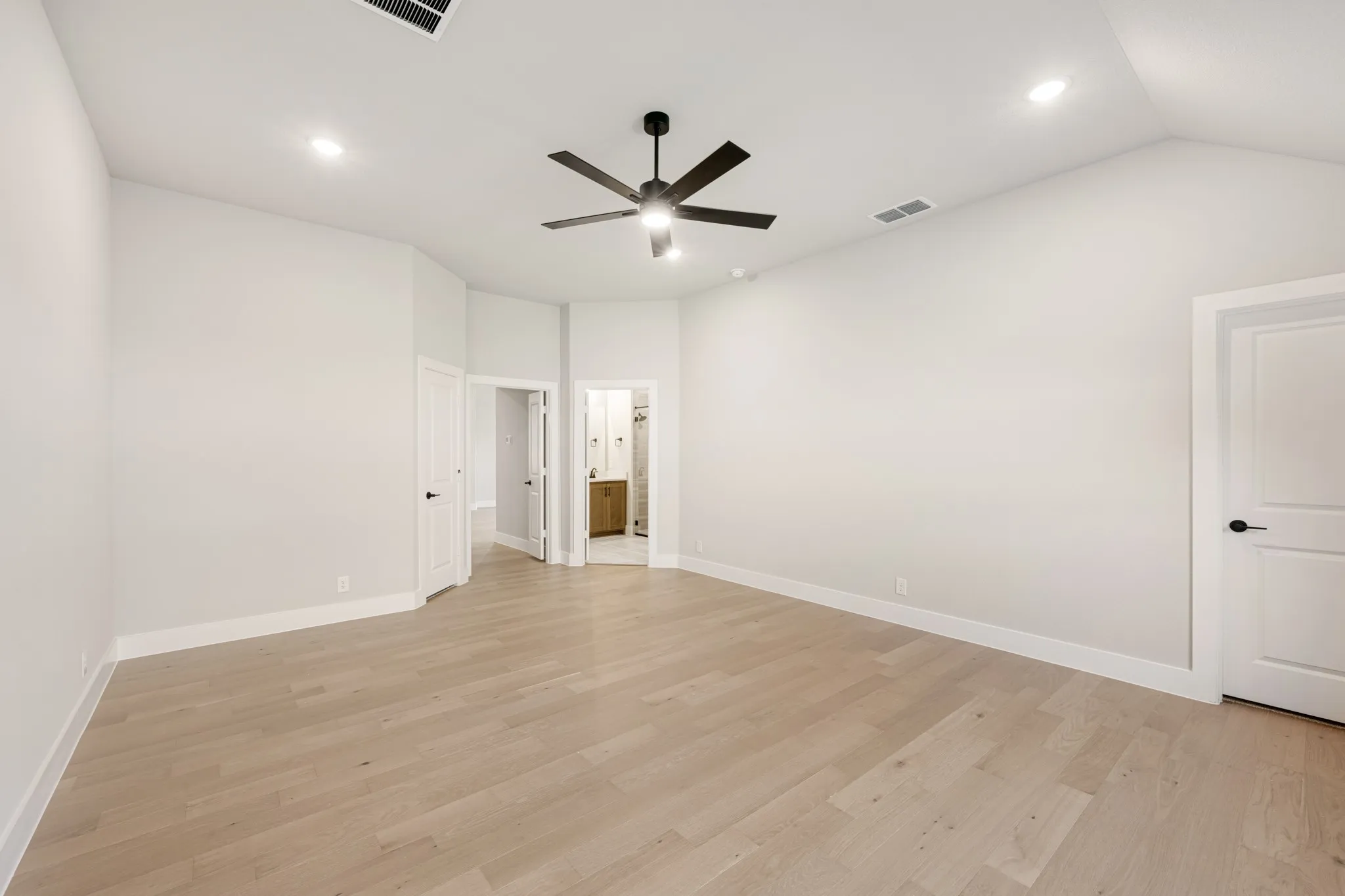 Single Family Residence For Sale in Denton County , 1011 Stonehaven Drive, Justin, Texas 76247, 4 Bedroom, 3 Bathroom, 3 Garage spaces, 2,752 Sqft, built in 2026, mls#21269547, Real Estate Agent in Justin, Homes For Sale in Denton county, Homes For Sale in Justin, Realtor in Justin Texas, Real Estate Brokerage Independent Realty Texas, Luminita Cordes Realtor