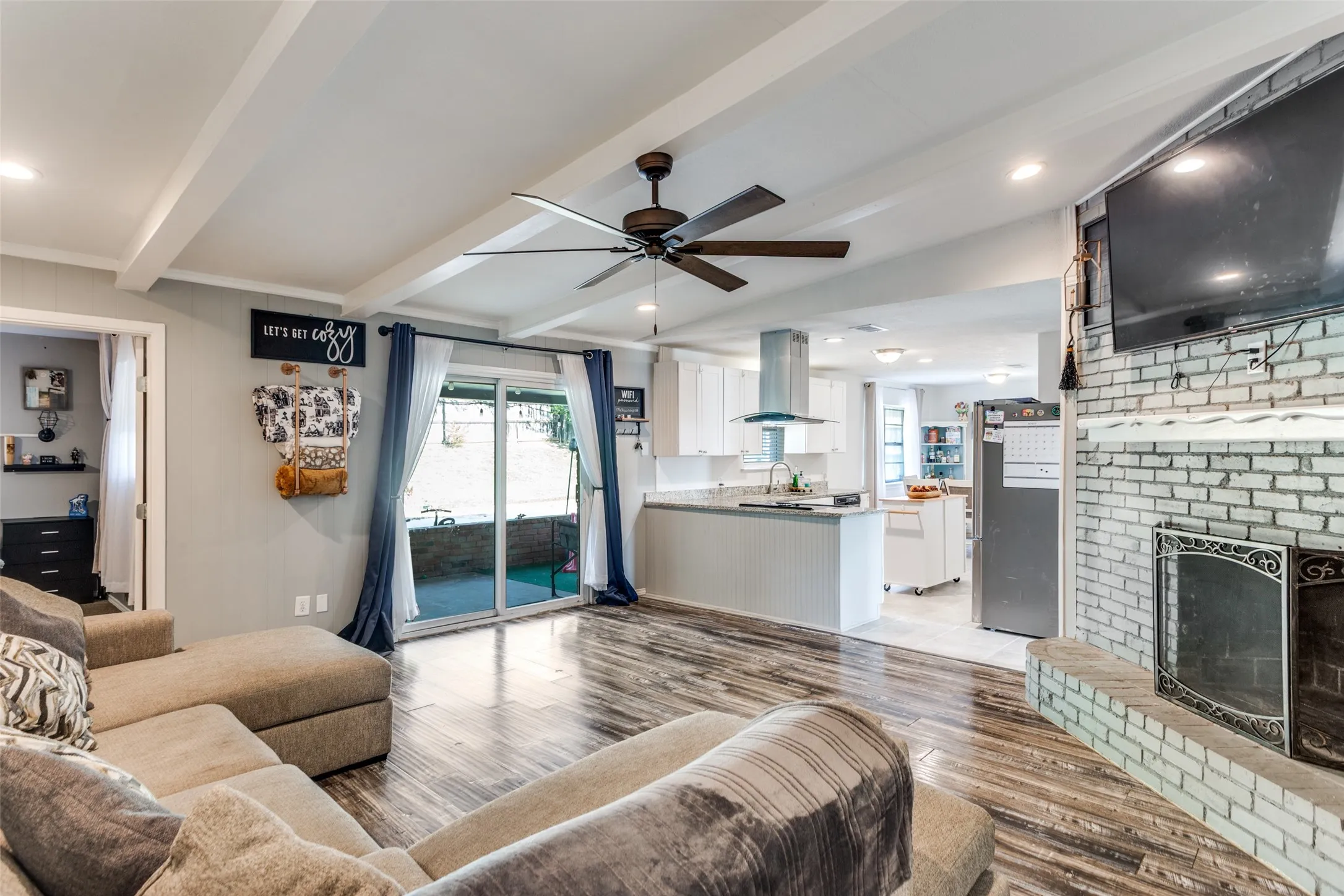 Single Family Residence For Sale in Tarrant County , 7501 Trimble Drive, Fort Worth, Texas 76134, 3 Bedroom, 2 Bathroom, 2 Garage spaces, 1,780 Sqft, built in 1965, mls#21269660, Real Estate Agent in Fort Worth, Homes For Sale in Tarrant county, Homes For Sale in Fort Worth, Realtor in Fort Worth Texas, Real Estate Brokerage Independent Realty Texas, Luminita Cordes Realtor