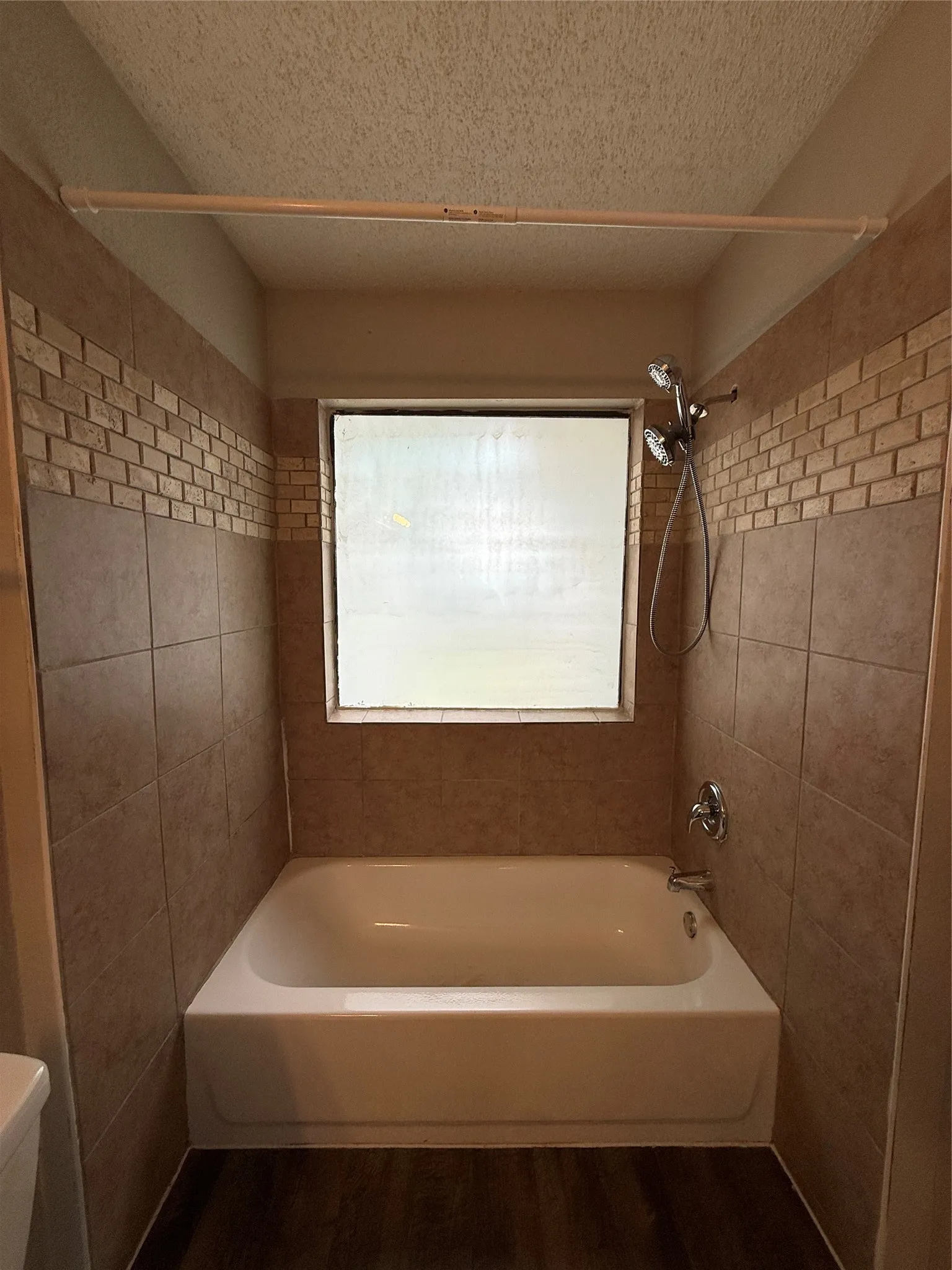 Single Family Residence For Rent in Dallas County , 1715 Highgate Place, Garland, Texas 75044, 3 Bedrooms, 2 Bathrooms, 2 Garage spaces, 1,254 Sqft, built in 1985, Price $1,995, mls#21269679, Real Estate Agent in Garland, Homes For Rent in Dallas county, Homes For Rent in Garland, Realtor in Garland Texas, Real Estate Brokerage Independent Realty Texas, Luminita Cordes Realtor