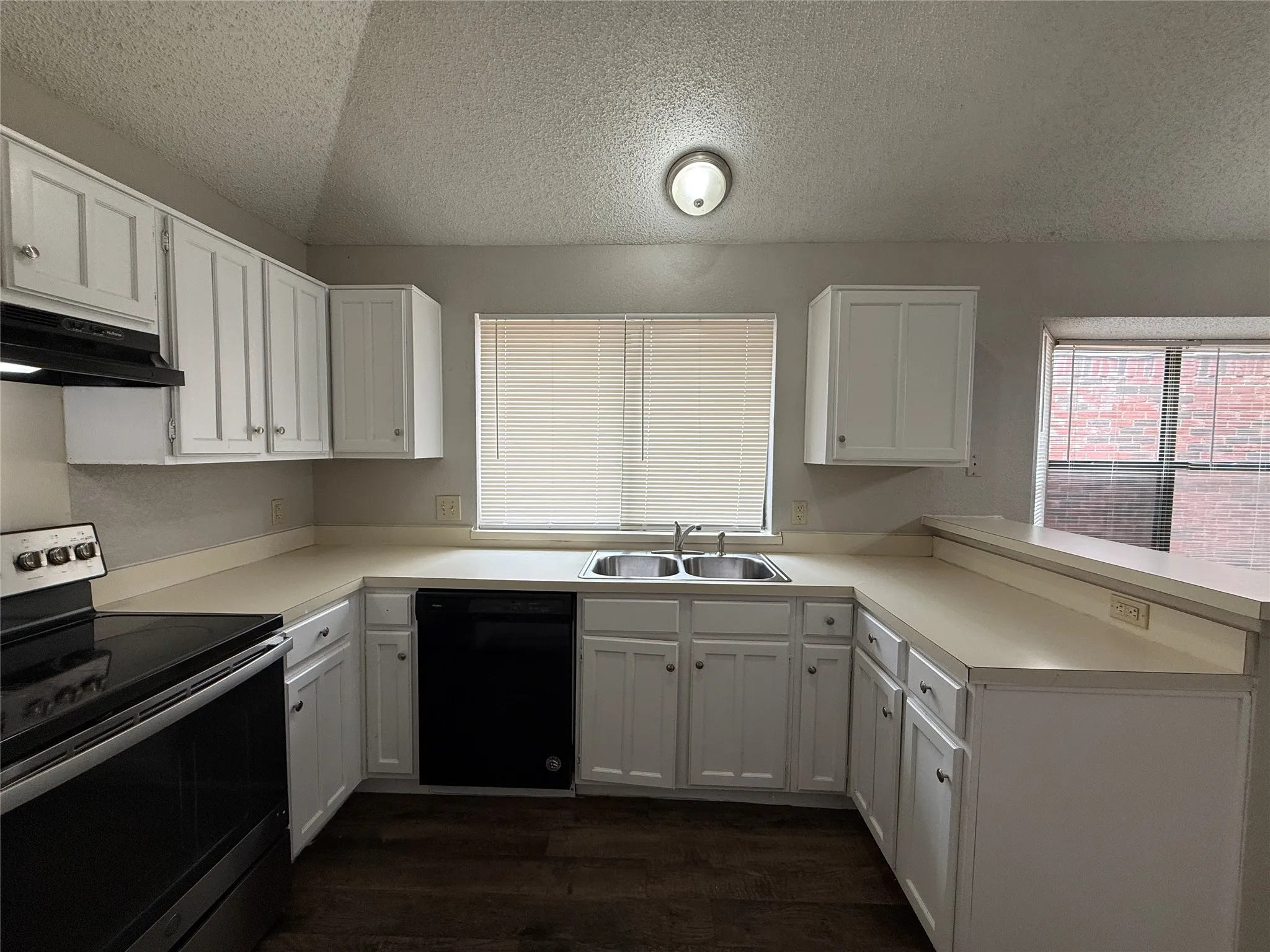 Single Family Residence For Rent in Dallas County , 1715 Highgate Place, Garland, Texas 75044, 3 Bedrooms, 2 Bathrooms, 2 Garage spaces, 1,254 Sqft, built in 1985, Price $1,995, mls#21269679, Real Estate Agent in Garland, Homes For Rent in Dallas county, Homes For Rent in Garland, Realtor in Garland Texas, Real Estate Brokerage Independent Realty Texas, Luminita Cordes Realtor
