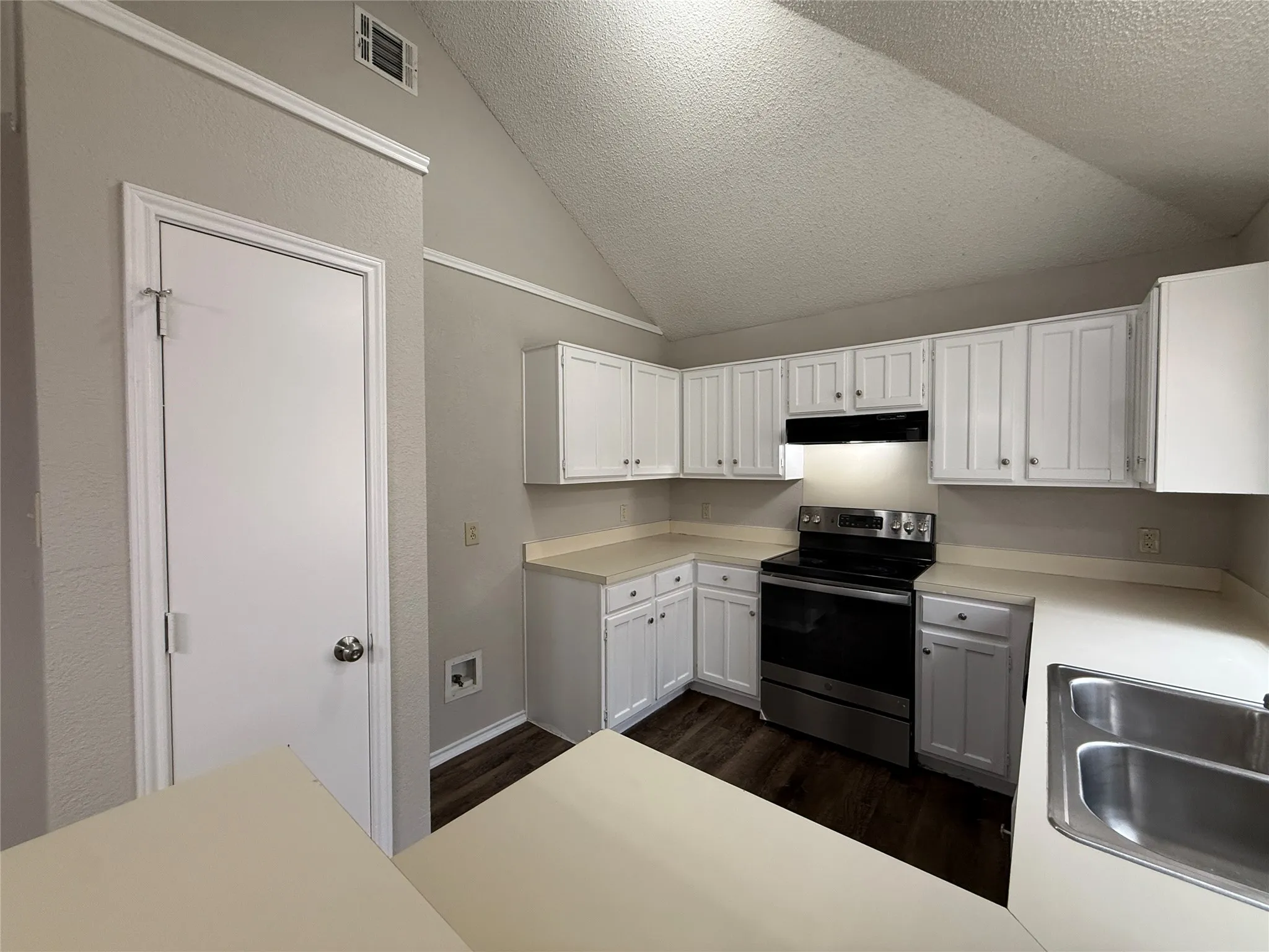Single Family Residence For Rent in Dallas County , 1715 Highgate Place, Garland, Texas 75044, 3 Bedrooms, 2 Bathrooms, 2 Garage spaces, 1,254 Sqft, built in 1985, Price $1,995, mls#21269679, Real Estate Agent in Garland, Homes For Rent in Dallas county, Homes For Rent in Garland, Realtor in Garland Texas, Real Estate Brokerage Independent Realty Texas, Luminita Cordes Realtor