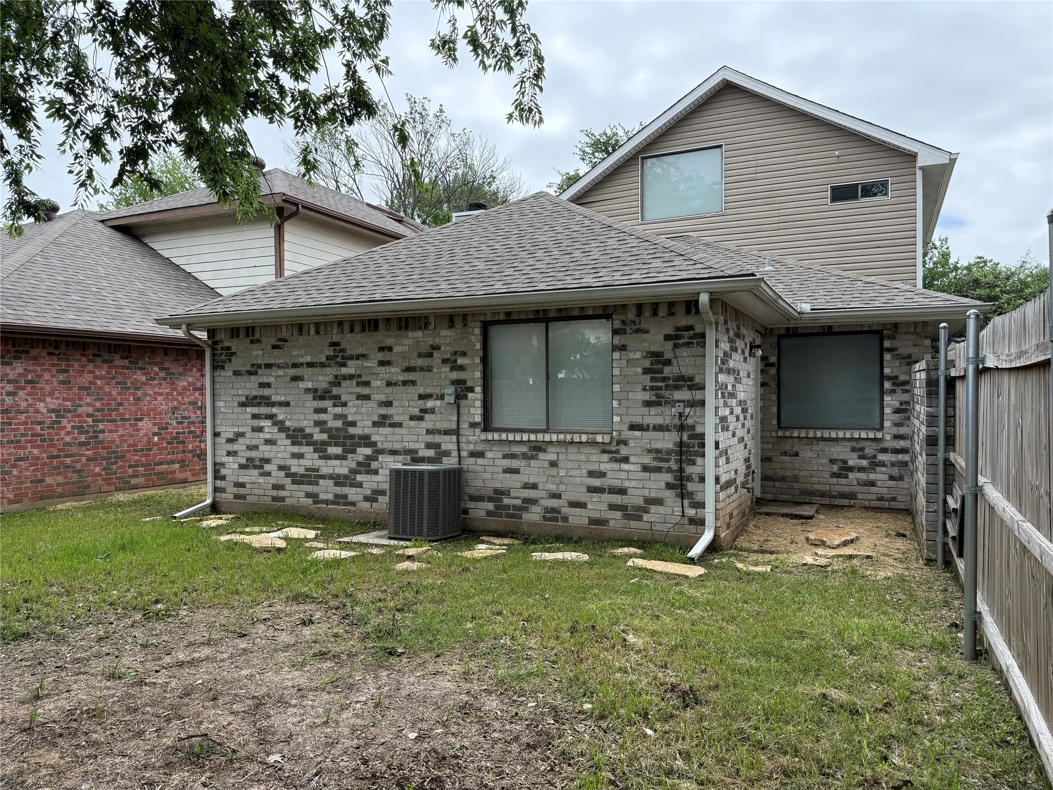 Single Family Residence For Rent in Dallas County , 1715 Highgate Place, Garland, Texas 75044, 3 Bedrooms, 2 Bathrooms, 2 Garage spaces, 1,254 Sqft, built in 1985, Price $1,995, mls#21269679, Real Estate Agent in Garland, Homes For Rent in Dallas county, Homes For Rent in Garland, Realtor in Garland Texas, Real Estate Brokerage Independent Realty Texas, Luminita Cordes Realtor