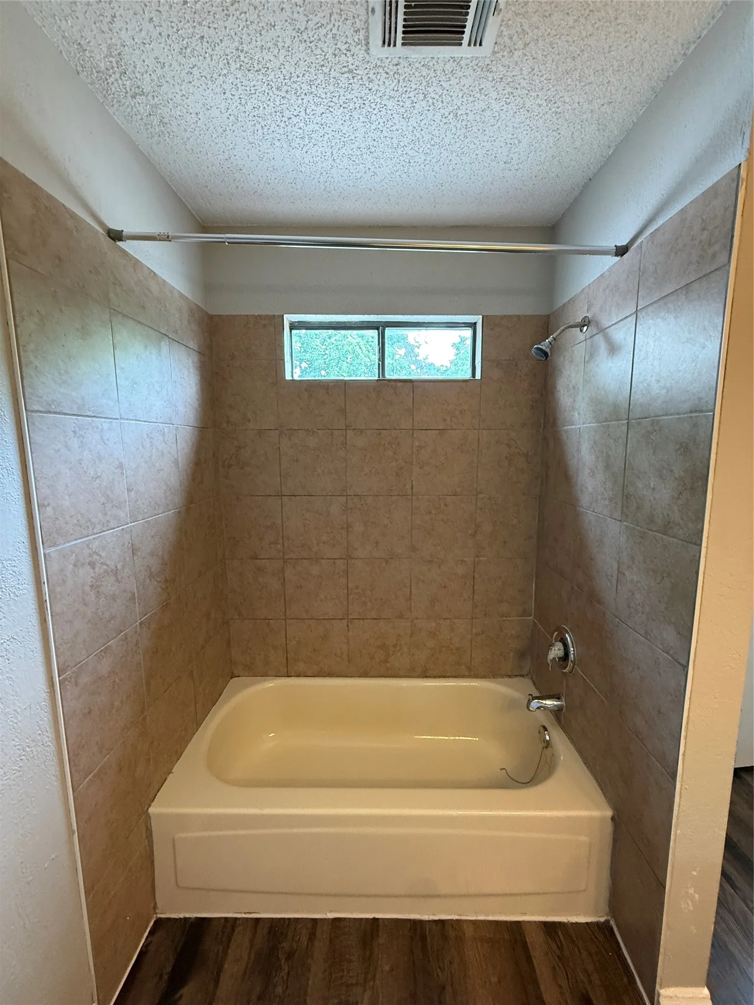 Single Family Residence For Rent in Dallas County , 1715 Highgate Place, Garland, Texas 75044, 3 Bedrooms, 2 Bathrooms, 2 Garage spaces, 1,254 Sqft, built in 1985, Price $1,995, mls#21269679, Real Estate Agent in Garland, Homes For Rent in Dallas county, Homes For Rent in Garland, Realtor in Garland Texas, Real Estate Brokerage Independent Realty Texas, Luminita Cordes Realtor