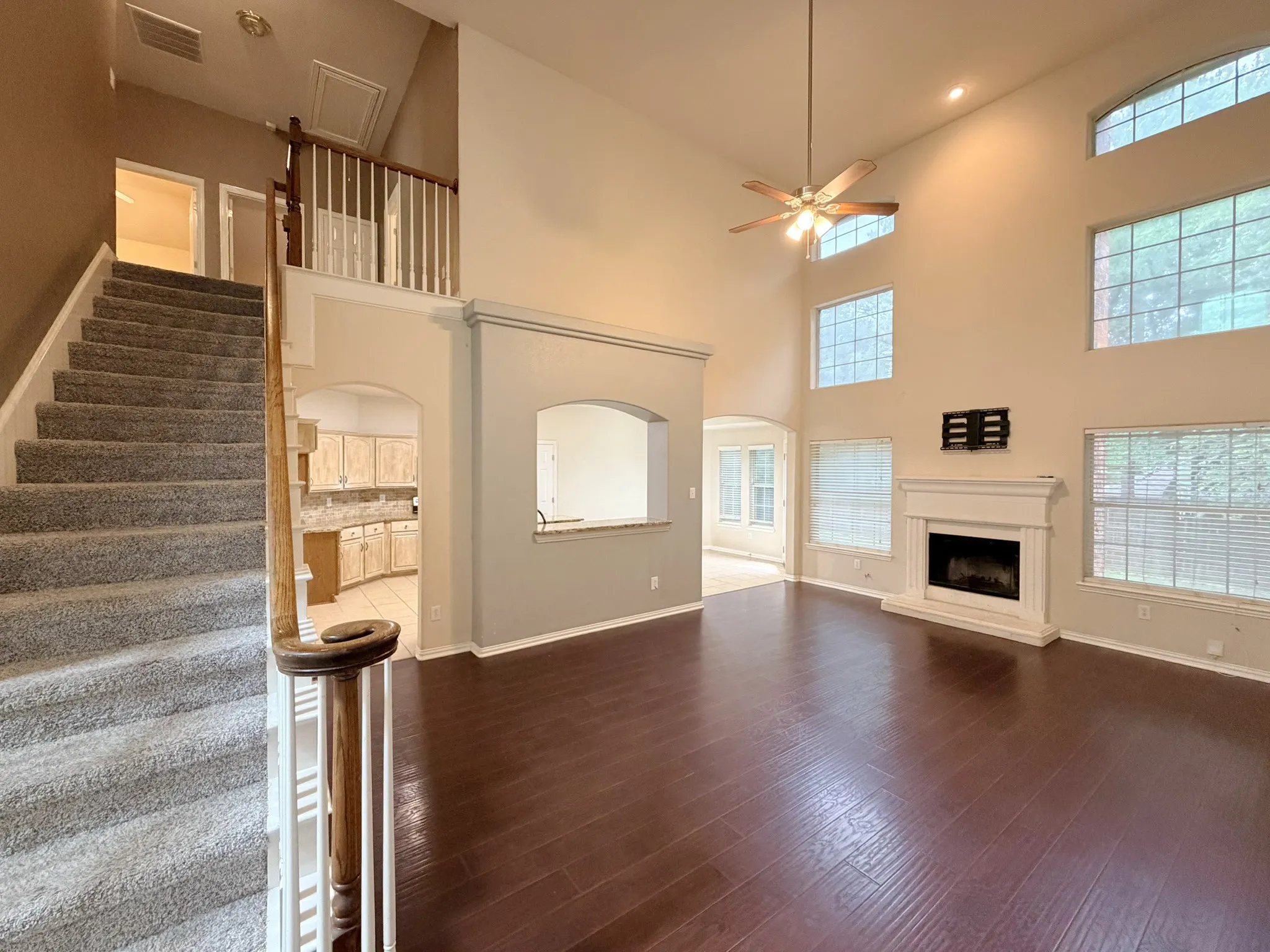 Single Family Residence For Sale in Johnson County , 216 Flagstone Drive, Burleson, Texas 76028, 5 Bedroom, 3 Bathroom, 2 Garage spaces, 2,406 Sqft, built in 2002, mls#21269647, Real Estate Agent in Burleson, Homes For Sale in Johnson county, Homes For Sale in Burleson, Realtor in Burleson Texas, Real Estate Brokerage Independent Realty Texas, Luminita Cordes Realtor