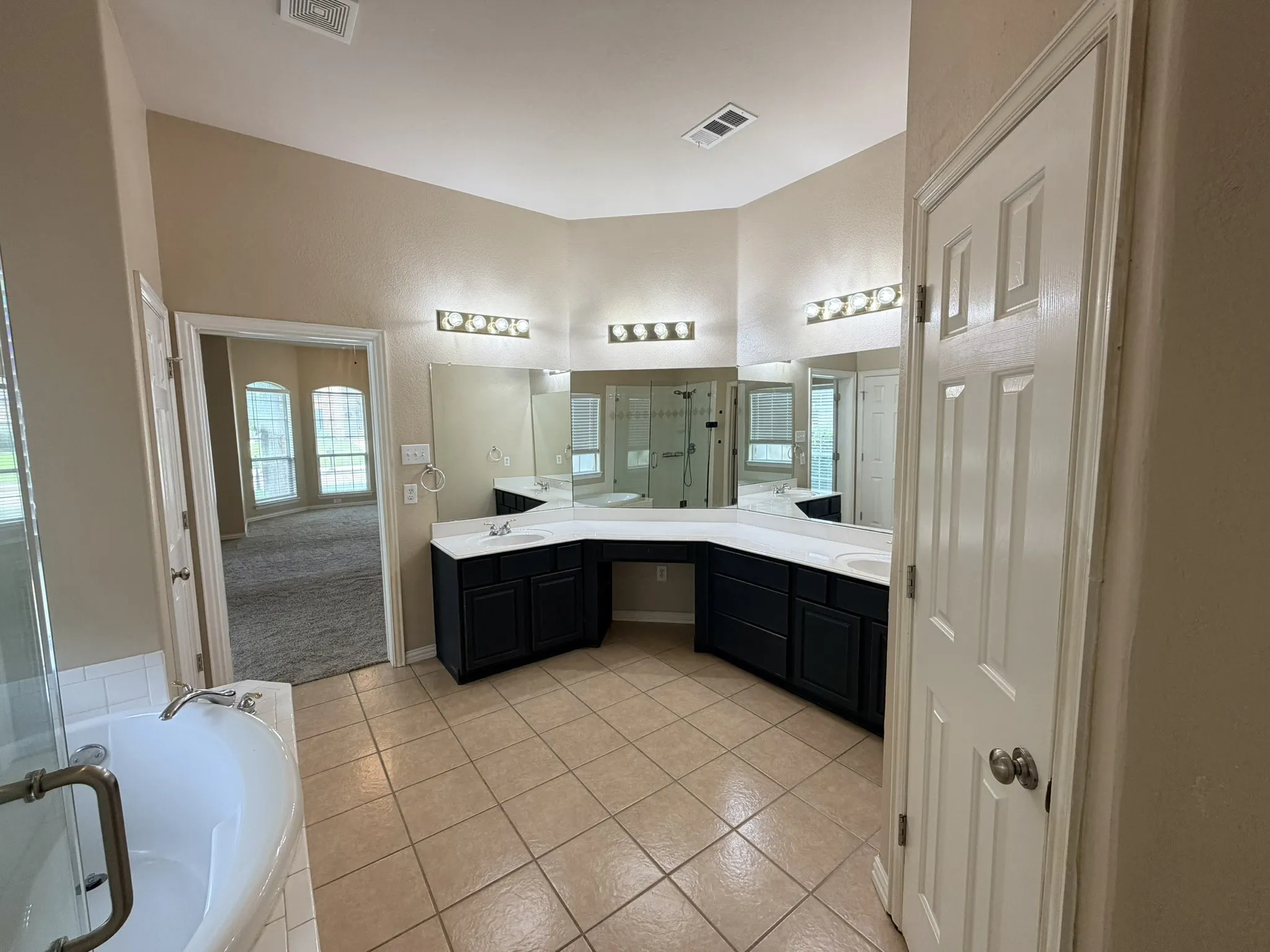 Single Family Residence For Sale in Johnson County , 216 Flagstone Drive, Burleson, Texas 76028, 5 Bedroom, 3 Bathroom, 2 Garage spaces, 2,406 Sqft, built in 2002, mls#21269647, Real Estate Agent in Burleson, Homes For Sale in Johnson county, Homes For Sale in Burleson, Realtor in Burleson Texas, Real Estate Brokerage Independent Realty Texas, Luminita Cordes Realtor