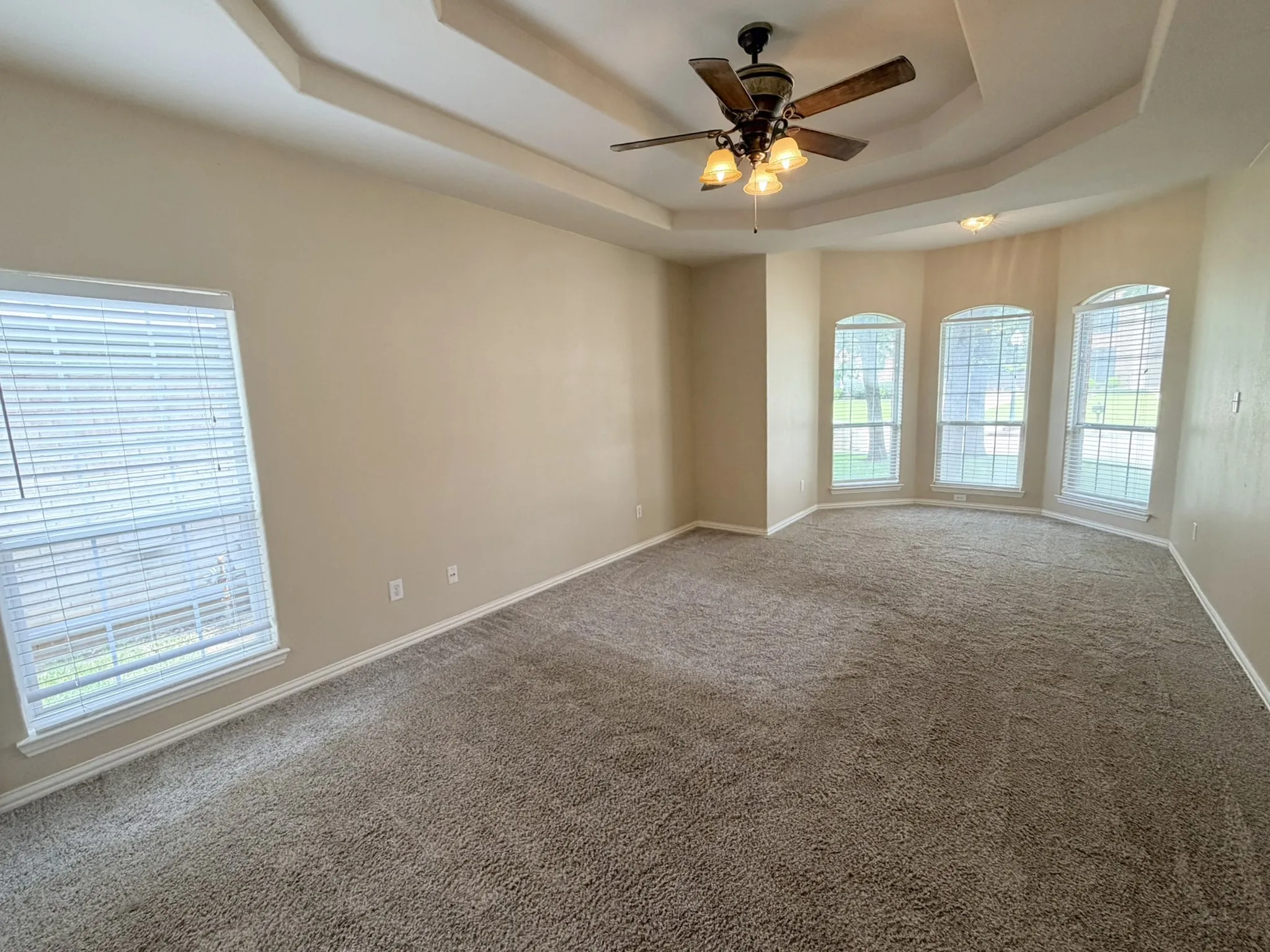 Single Family Residence For Sale in Johnson County , 216 Flagstone Drive, Burleson, Texas 76028, 5 Bedroom, 3 Bathroom, 2 Garage spaces, 2,406 Sqft, built in 2002, mls#21269647, Real Estate Agent in Burleson, Homes For Sale in Johnson county, Homes For Sale in Burleson, Realtor in Burleson Texas, Real Estate Brokerage Independent Realty Texas, Luminita Cordes Realtor