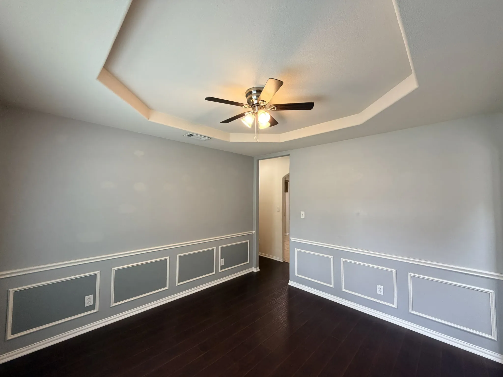 Single Family Residence For Sale in Johnson County , 216 Flagstone Drive, Burleson, Texas 76028, 5 Bedroom, 3 Bathroom, 2 Garage spaces, 2,406 Sqft, built in 2002, mls#21269647, Real Estate Agent in Burleson, Homes For Sale in Johnson county, Homes For Sale in Burleson, Realtor in Burleson Texas, Real Estate Brokerage Independent Realty Texas, Luminita Cordes Realtor
