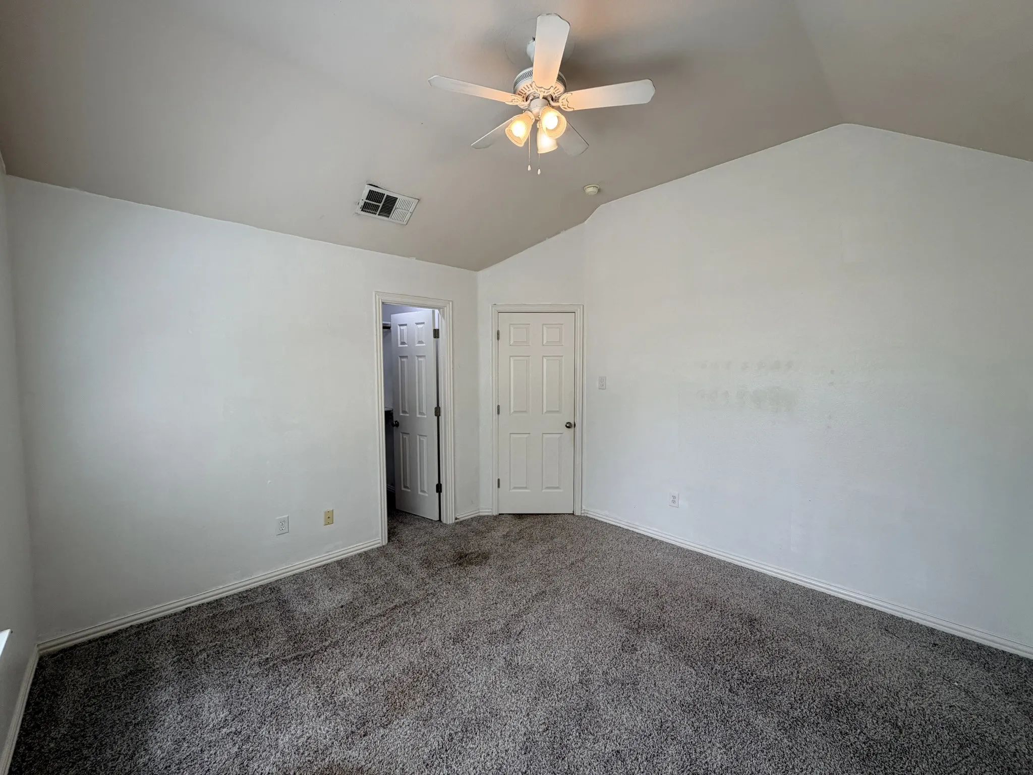 Single Family Residence For Sale in Johnson County , 216 Flagstone Drive, Burleson, Texas 76028, 5 Bedroom, 3 Bathroom, 2 Garage spaces, 2,406 Sqft, built in 2002, mls#21269647, Real Estate Agent in Burleson, Homes For Sale in Johnson county, Homes For Sale in Burleson, Realtor in Burleson Texas, Real Estate Brokerage Independent Realty Texas, Luminita Cordes Realtor