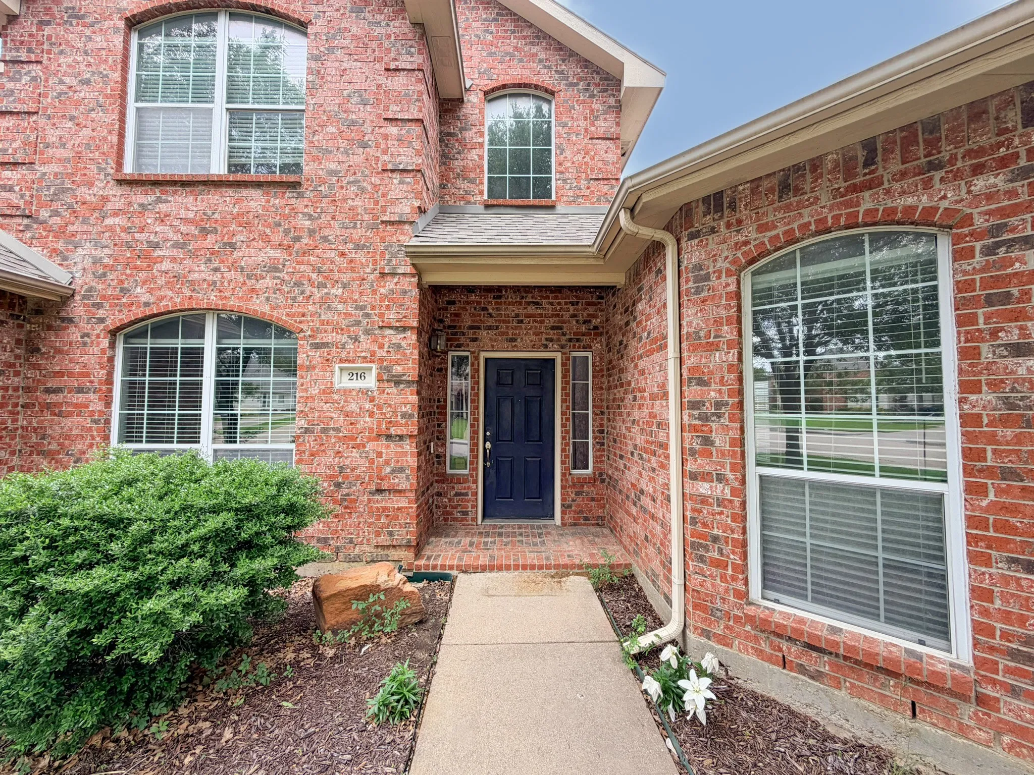 Single Family Residence For Sale in Johnson County , 216 Flagstone Drive, Burleson, Texas 76028, 5 Bedroom, 3 Bathroom, 2 Garage spaces, 2,406 Sqft, built in 2002, mls#21269647, Real Estate Agent in Burleson, Homes For Sale in Johnson county, Homes For Sale in Burleson, Realtor in Burleson Texas, Real Estate Brokerage Independent Realty Texas, Luminita Cordes Realtor