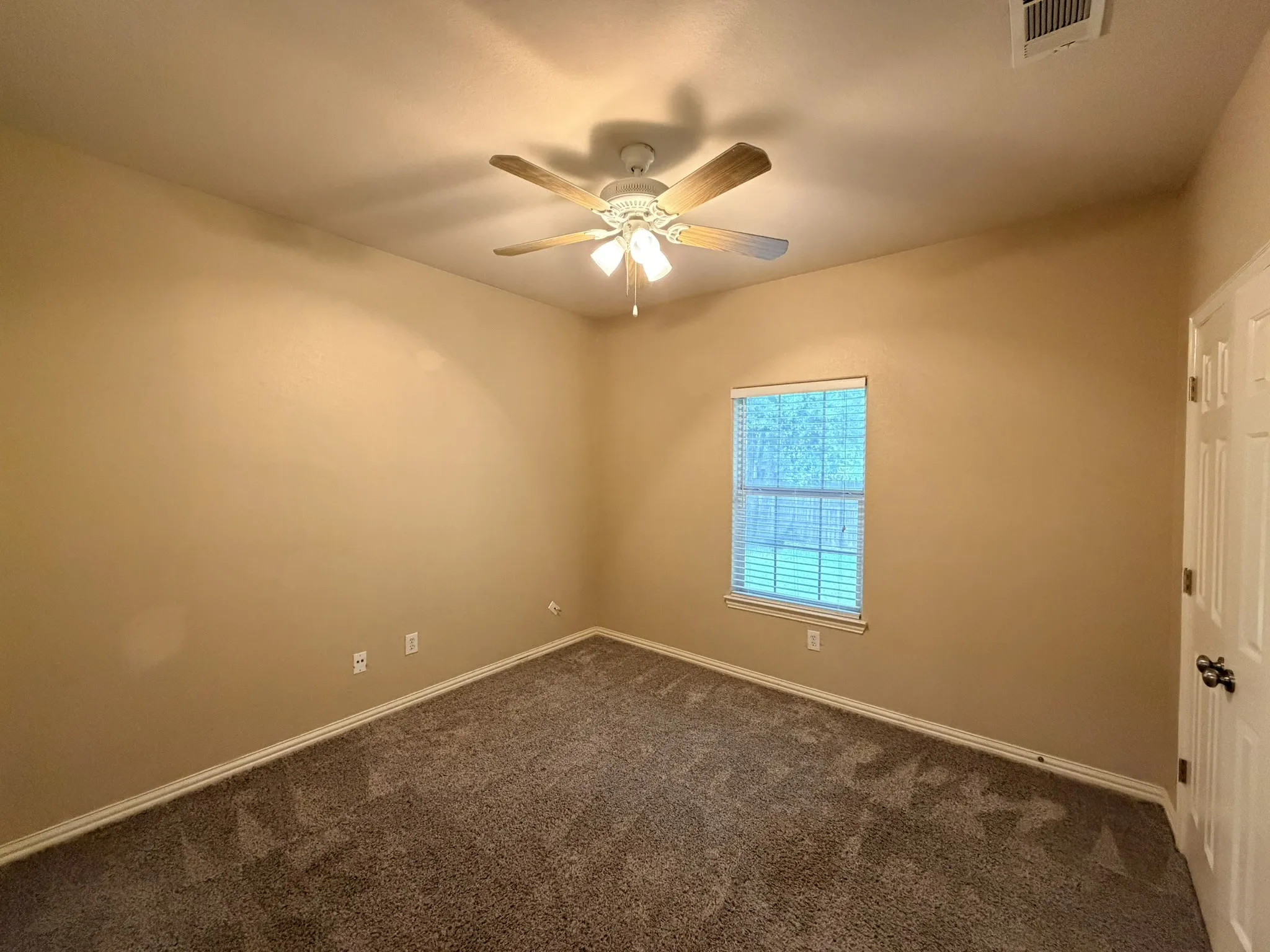 Single Family Residence For Sale in Johnson County , 216 Flagstone Drive, Burleson, Texas 76028, 5 Bedroom, 3 Bathroom, 2 Garage spaces, 2,406 Sqft, built in 2002, mls#21269647, Real Estate Agent in Burleson, Homes For Sale in Johnson county, Homes For Sale in Burleson, Realtor in Burleson Texas, Real Estate Brokerage Independent Realty Texas, Luminita Cordes Realtor
