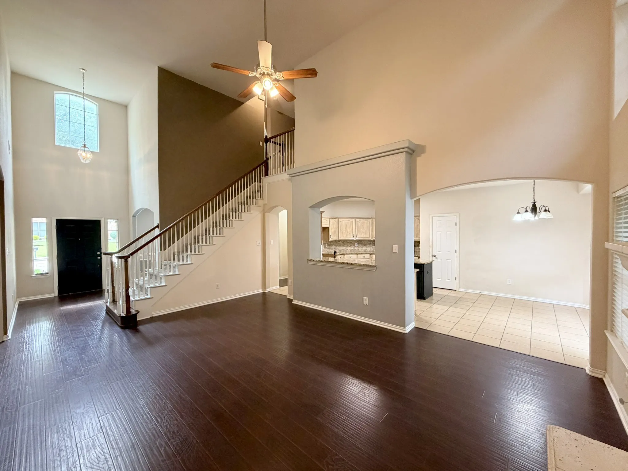 Single Family Residence For Sale in Johnson County , 216 Flagstone Drive, Burleson, Texas 76028, 5 Bedroom, 3 Bathroom, 2 Garage spaces, 2,406 Sqft, built in 2002, mls#21269647, Real Estate Agent in Burleson, Homes For Sale in Johnson county, Homes For Sale in Burleson, Realtor in Burleson Texas, Real Estate Brokerage Independent Realty Texas, Luminita Cordes Realtor