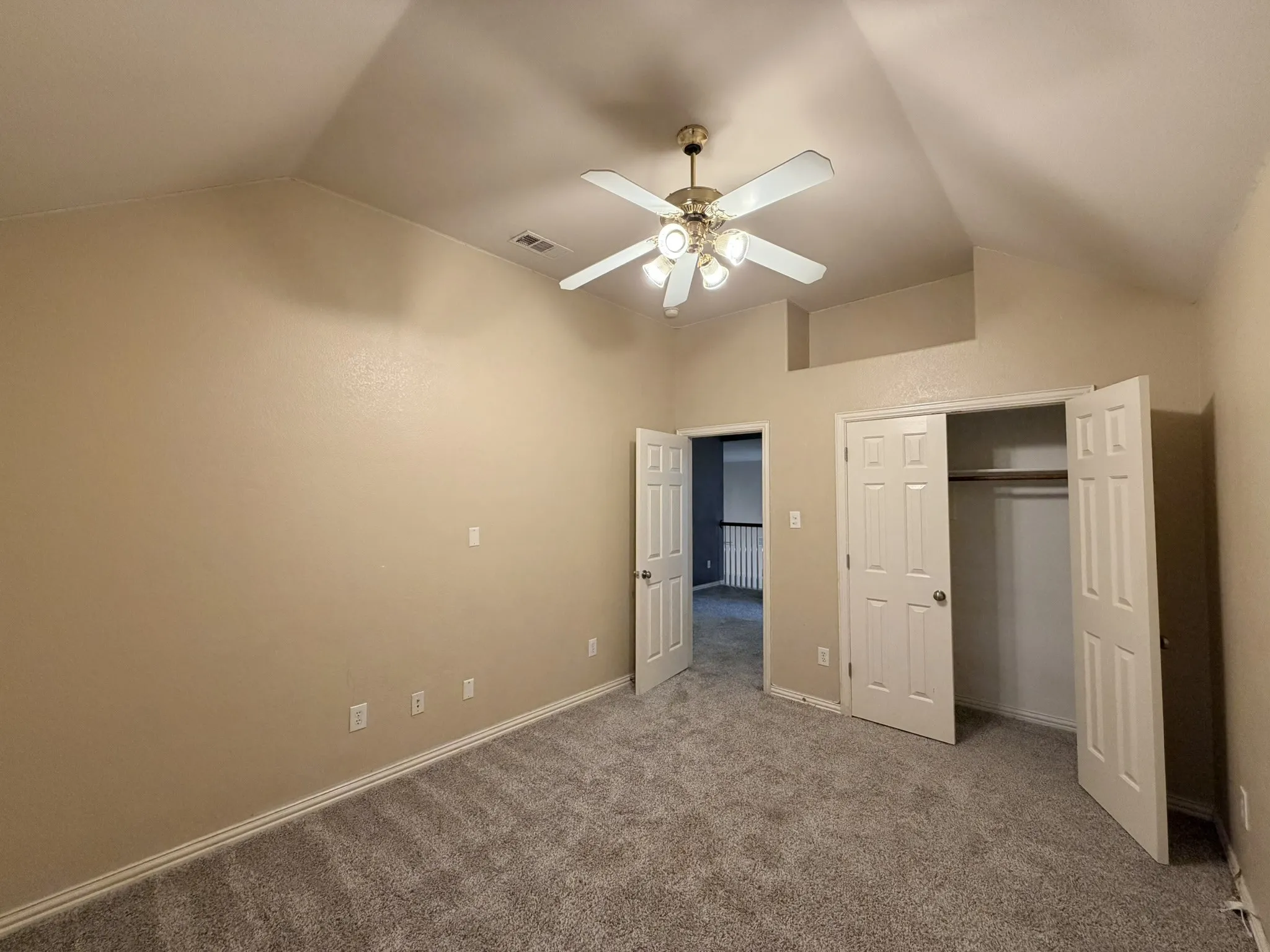 Single Family Residence For Sale in Johnson County , 216 Flagstone Drive, Burleson, Texas 76028, 5 Bedroom, 3 Bathroom, 2 Garage spaces, 2,406 Sqft, built in 2002, mls#21269647, Real Estate Agent in Burleson, Homes For Sale in Johnson county, Homes For Sale in Burleson, Realtor in Burleson Texas, Real Estate Brokerage Independent Realty Texas, Luminita Cordes Realtor