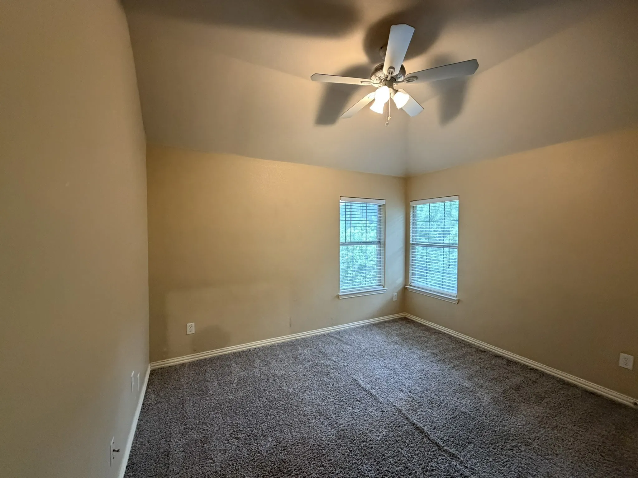 Single Family Residence For Sale in Johnson County , 216 Flagstone Drive, Burleson, Texas 76028, 5 Bedroom, 3 Bathroom, 2 Garage spaces, 2,406 Sqft, built in 2002, mls#21269647, Real Estate Agent in Burleson, Homes For Sale in Johnson county, Homes For Sale in Burleson, Realtor in Burleson Texas, Real Estate Brokerage Independent Realty Texas, Luminita Cordes Realtor