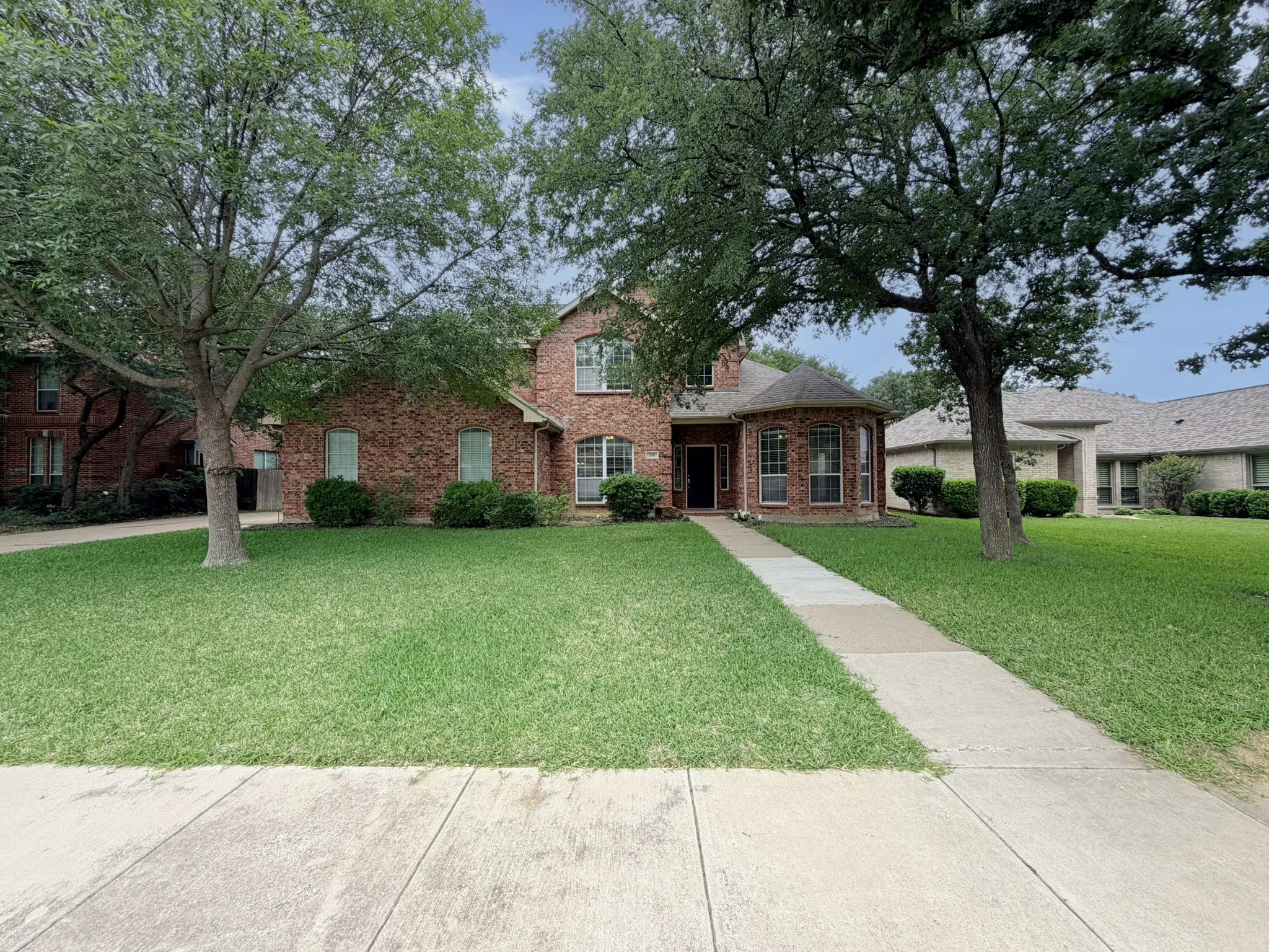 Single Family Residence For Sale in Johnson County , 216 Flagstone Drive, Burleson, Texas 76028, 5 Bedroom, 3 Bathroom, 2 Garage spaces, 2,406 Sqft, built in 2002, mls#21269647, Real Estate Agent in Burleson, Homes For Sale in Johnson county, Homes For Sale in Burleson, Realtor in Burleson Texas, Real Estate Brokerage Independent Realty Texas, Luminita Cordes Realtor