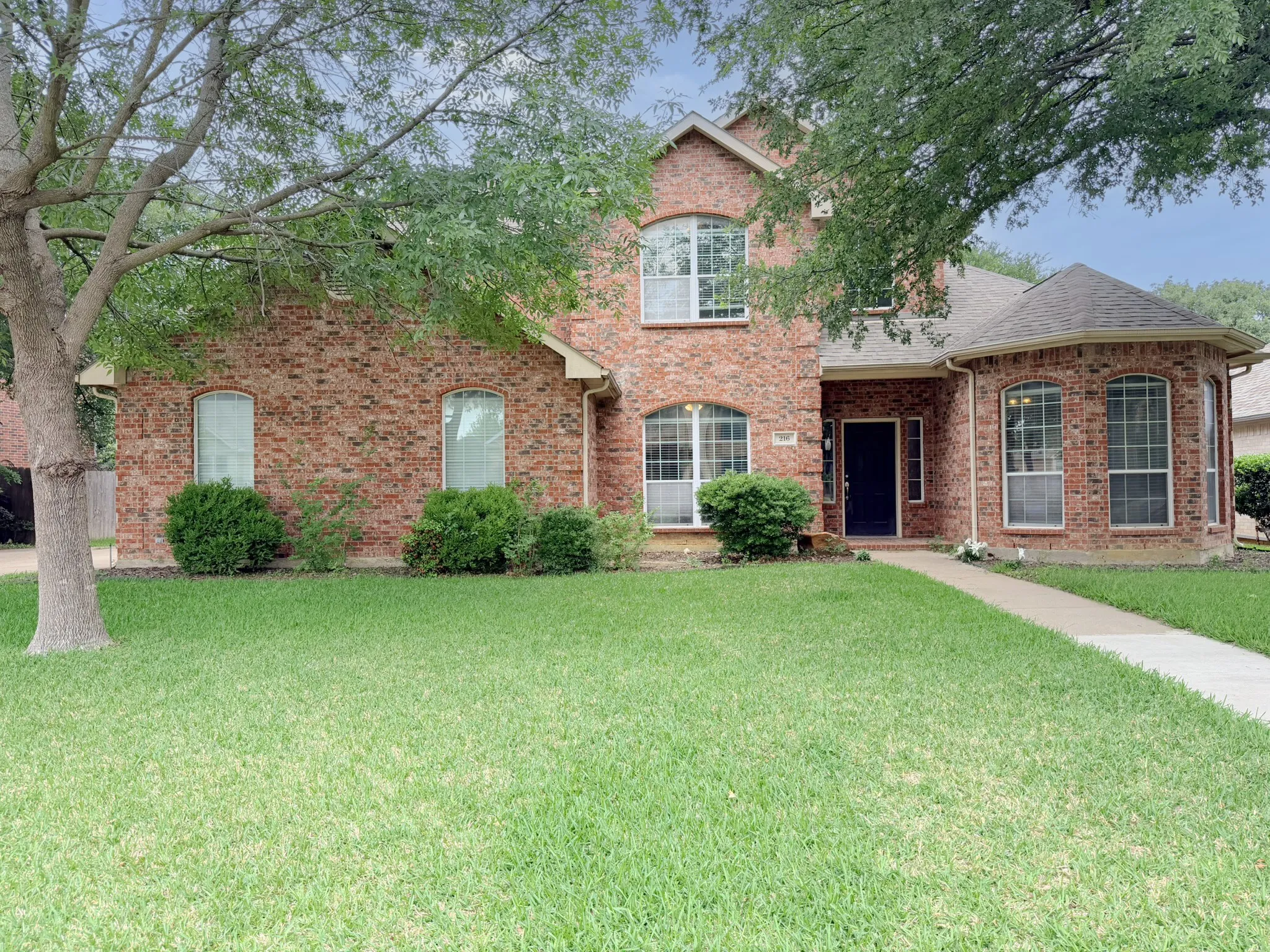 Single Family Residence For Sale in Johnson County , 216 Flagstone Drive, Burleson, Texas 76028, 5 Bedroom, 3 Bathroom, 2 Garage spaces, 2,406 Sqft, built in 2002, mls#21269647, Real Estate Agent in Burleson, Homes For Sale in Johnson county, Homes For Sale in Burleson, Realtor in Burleson Texas, Real Estate Brokerage Independent Realty Texas, Luminita Cordes Realtor