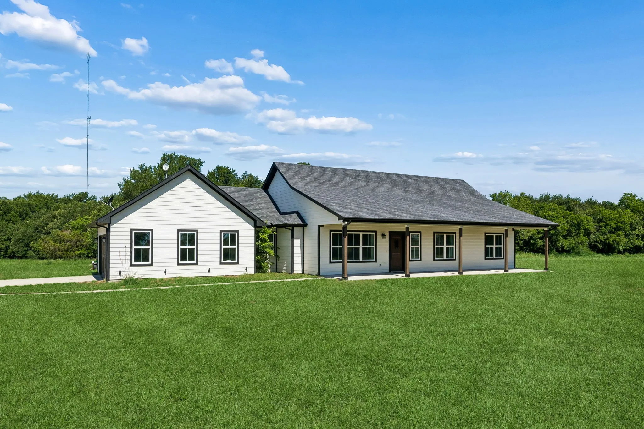 Single Family Residence For Sale in Hunt County , 2584 County Road 2134, Caddo Mills, Texas 75135, 3 Bedroom, 2 Bathroom, 2 Garage spaces, 2,282 Sqft, built in 2020, mls#21269710, Real Estate Agent in Caddo Mills, Homes For Sale in Hunt county, Homes For Sale in Caddo Mills, Realtor in Caddo Mills Texas, Real Estate Brokerage Independent Realty Texas, Luminita Cordes Realtor