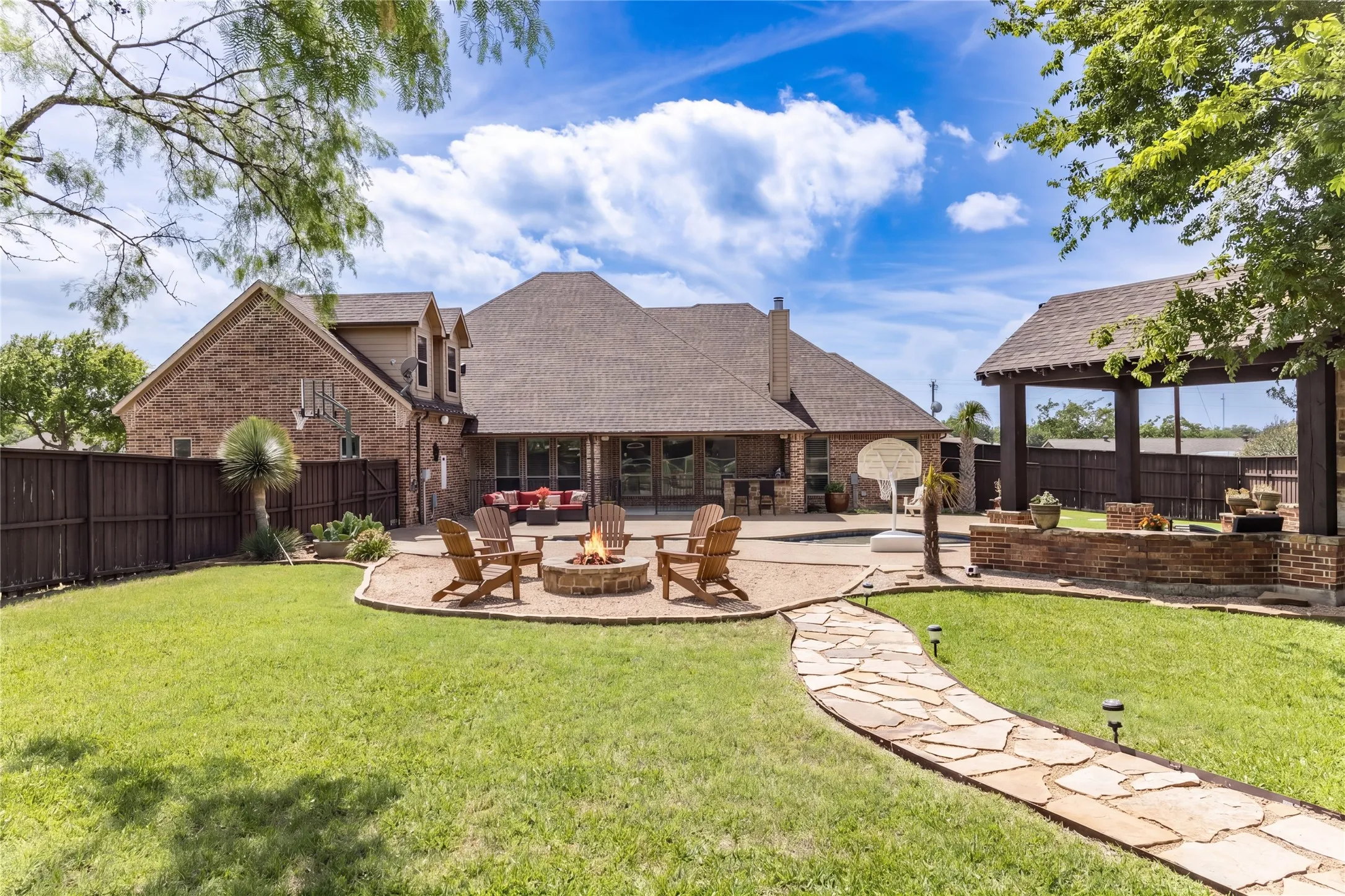Single Family Residence For Sale in Hunt County , 3031 Hillview Drive, Royse City, Texas 75189, 4 Bedroom, 7 Bathroom, 3 Garage spaces, 3,738 Sqft, built in 2010, Price $985,000, mls#21257192, Real Estate Agent in Royse City, Homes For Sale in Hunt county, Homes For Sale in Royse City, Realtor in Royse City Texas, Real Estate Brokerage Independent Realty Texas, Luminita Cordes Realtor