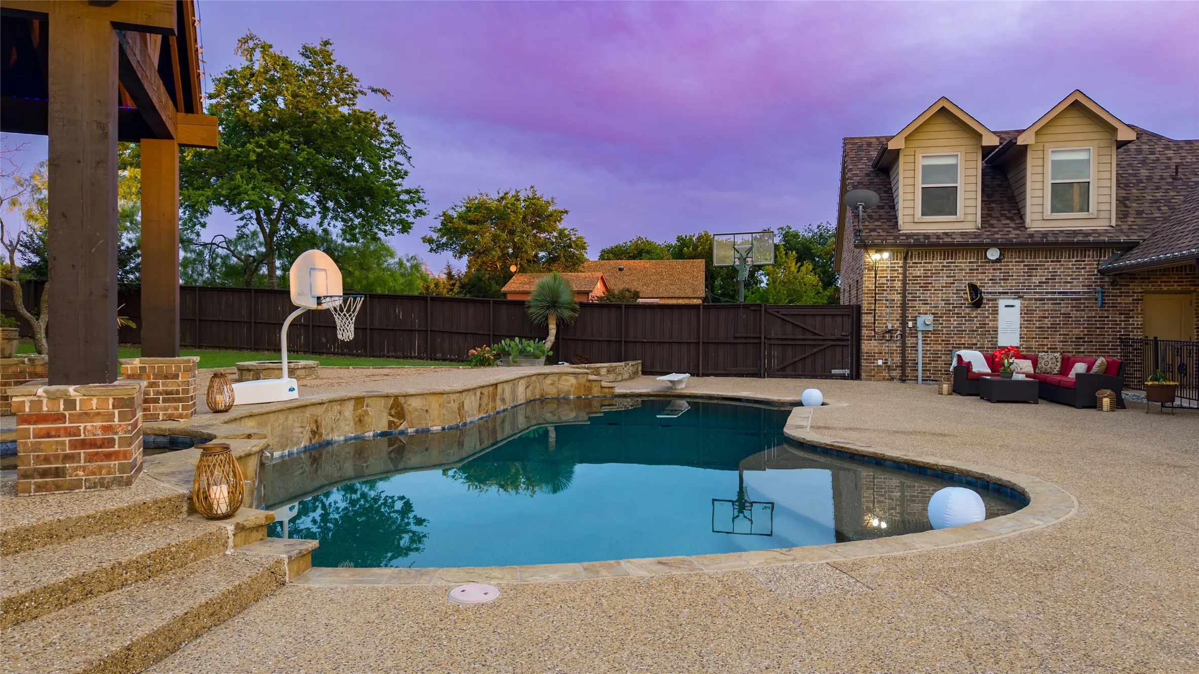 Single Family Residence For Sale in Hunt County , 3031 Hillview Drive, Royse City, Texas 75189, 4 Bedroom, 7 Bathroom, 3 Garage spaces, 3,738 Sqft, built in 2010, Price $985,000, mls#21257192, Real Estate Agent in Royse City, Homes For Sale in Hunt county, Homes For Sale in Royse City, Realtor in Royse City Texas, Real Estate Brokerage Independent Realty Texas, Luminita Cordes Realtor