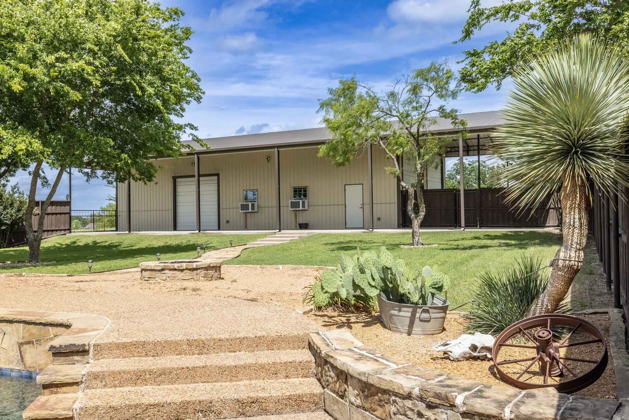 Single Family Residence For Sale in Hunt County , 3031 Hillview Drive, Royse City, Texas 75189, 4 Bedroom, 7 Bathroom, 3 Garage spaces, 3,738 Sqft, built in 2010, Price $985,000, mls#21257192, Real Estate Agent in Royse City, Homes For Sale in Hunt county, Homes For Sale in Royse City, Realtor in Royse City Texas, Real Estate Brokerage Independent Realty Texas, Luminita Cordes Realtor
