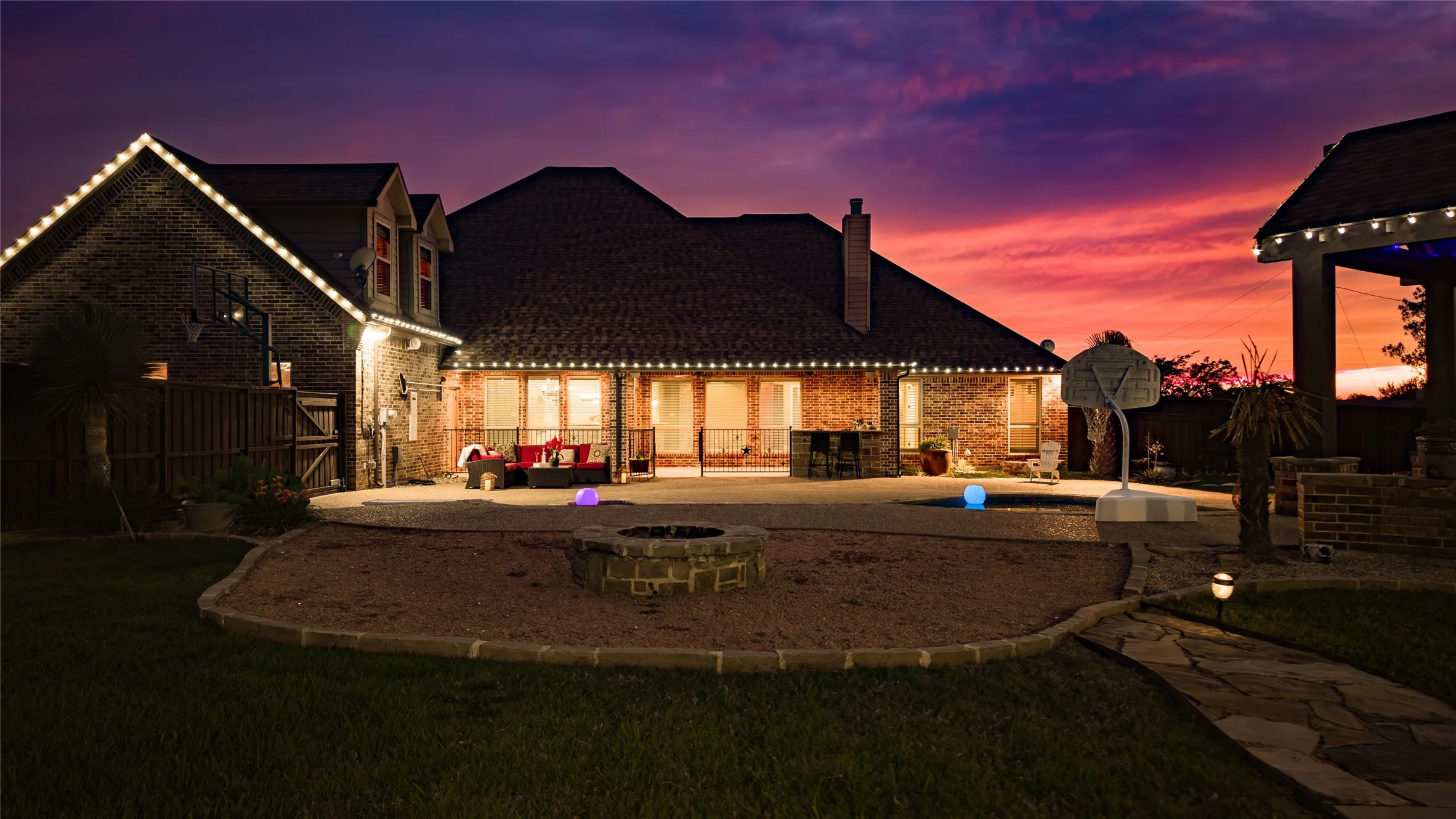 Single Family Residence For Sale in Hunt County , 3031 Hillview Drive, Royse City, Texas 75189, 4 Bedroom, 7 Bathroom, 3 Garage spaces, 3,738 Sqft, built in 2010, Price $985,000, mls#21257192, Real Estate Agent in Royse City, Homes For Sale in Hunt county, Homes For Sale in Royse City, Realtor in Royse City Texas, Real Estate Brokerage Independent Realty Texas, Luminita Cordes Realtor