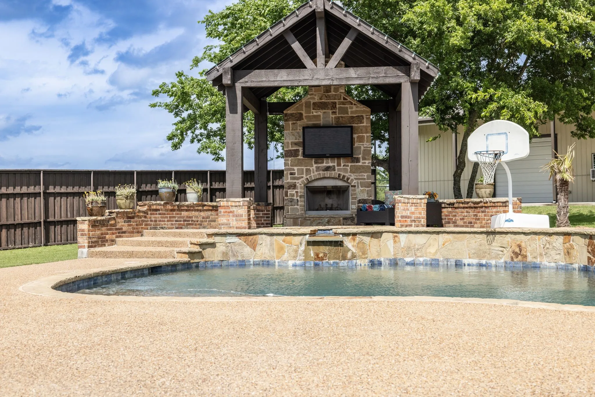 Single Family Residence For Sale in Hunt County , 3031 Hillview Drive, Royse City, Texas 75189, 4 Bedroom, 7 Bathroom, 3 Garage spaces, 3,738 Sqft, built in 2010, Price $985,000, mls#21257192, Real Estate Agent in Royse City, Homes For Sale in Hunt county, Homes For Sale in Royse City, Realtor in Royse City Texas, Real Estate Brokerage Independent Realty Texas, Luminita Cordes Realtor