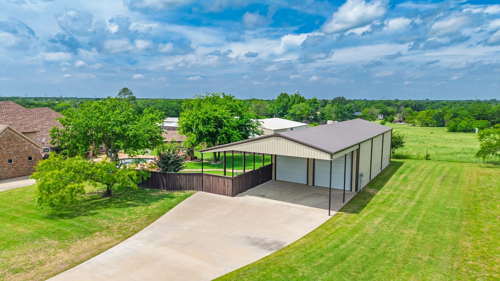 Single Family Residence For Sale in Hunt County , 3031 Hillview Drive, Royse City, Texas 75189, 4 Bedroom, 7 Bathroom, 3 Garage spaces, 3,738 Sqft, built in 2010, Price $985,000, mls#21257192, Real Estate Agent in Royse City, Homes For Sale in Hunt county, Homes For Sale in Royse City, Realtor in Royse City Texas, Real Estate Brokerage Independent Realty Texas, Luminita Cordes Realtor